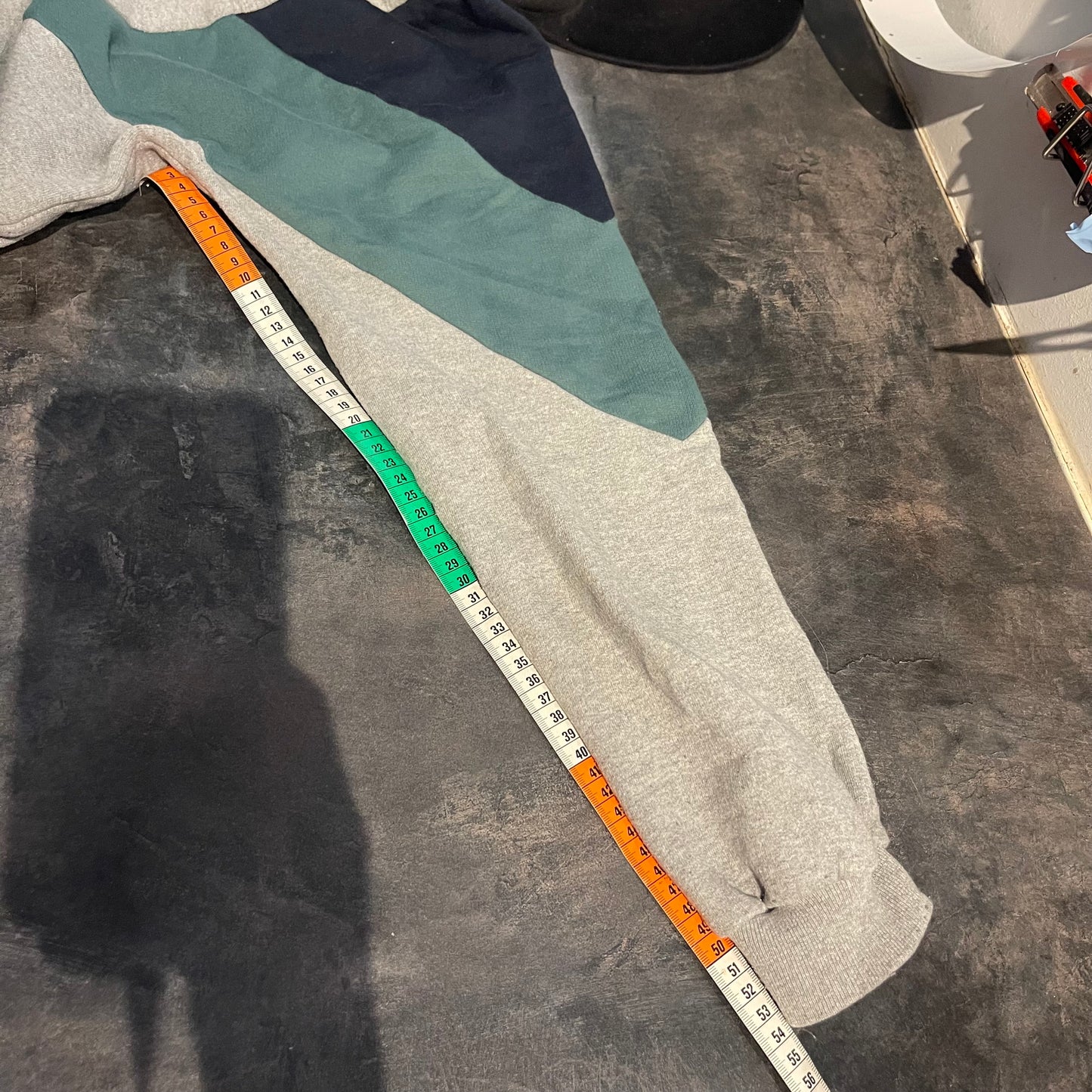 Hoodie von Kaotiko in Größe M Herren / L Damen grau grün