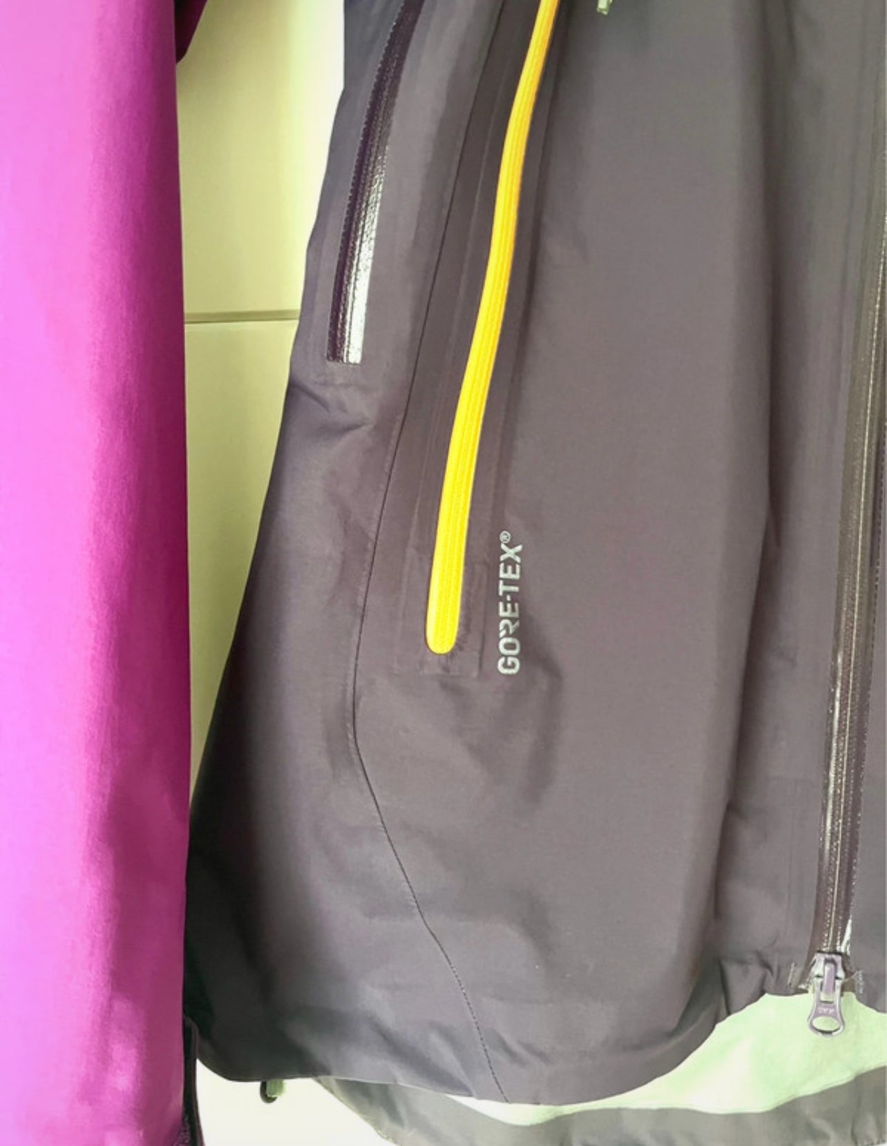 Hardshell Jacke von Haglöfs (XS Damen) Goretex lila