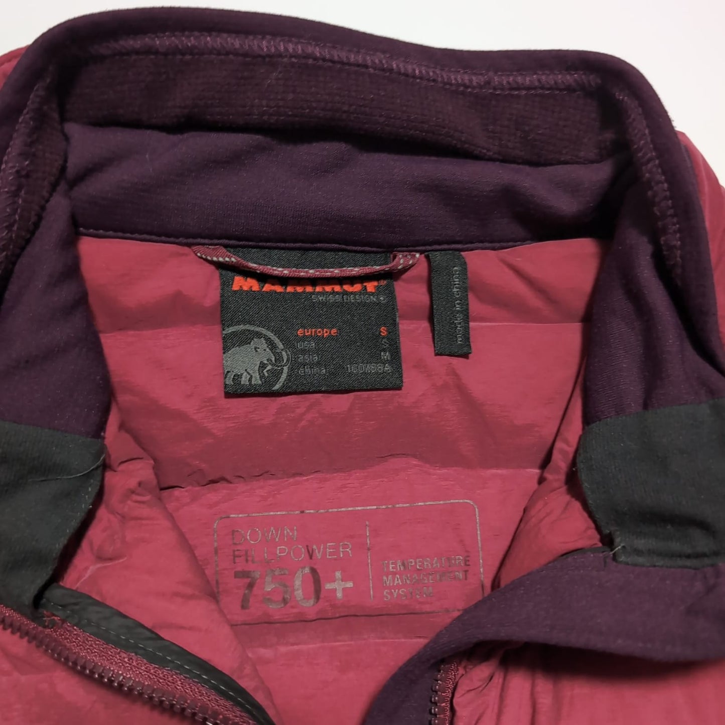 Daunen Hybrid Jacke von Mammut (S Damen) Beerenfarbig mit Aubergine