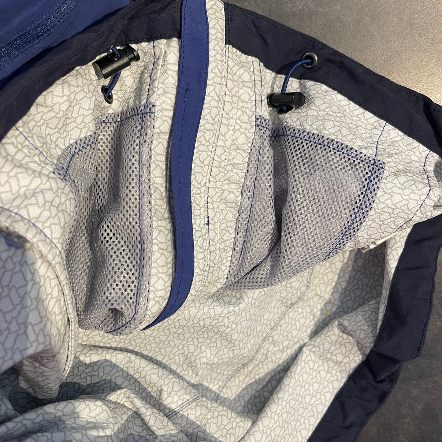 Regen Jacke von Vaude (M Damen) dunkelblau Hardshell