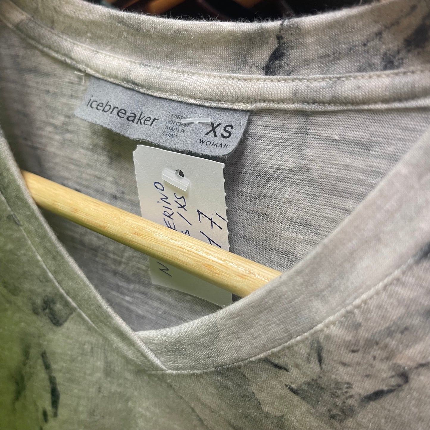 T-Shirt von Icebreaker Merino (XS Damen) creme mit Print grau