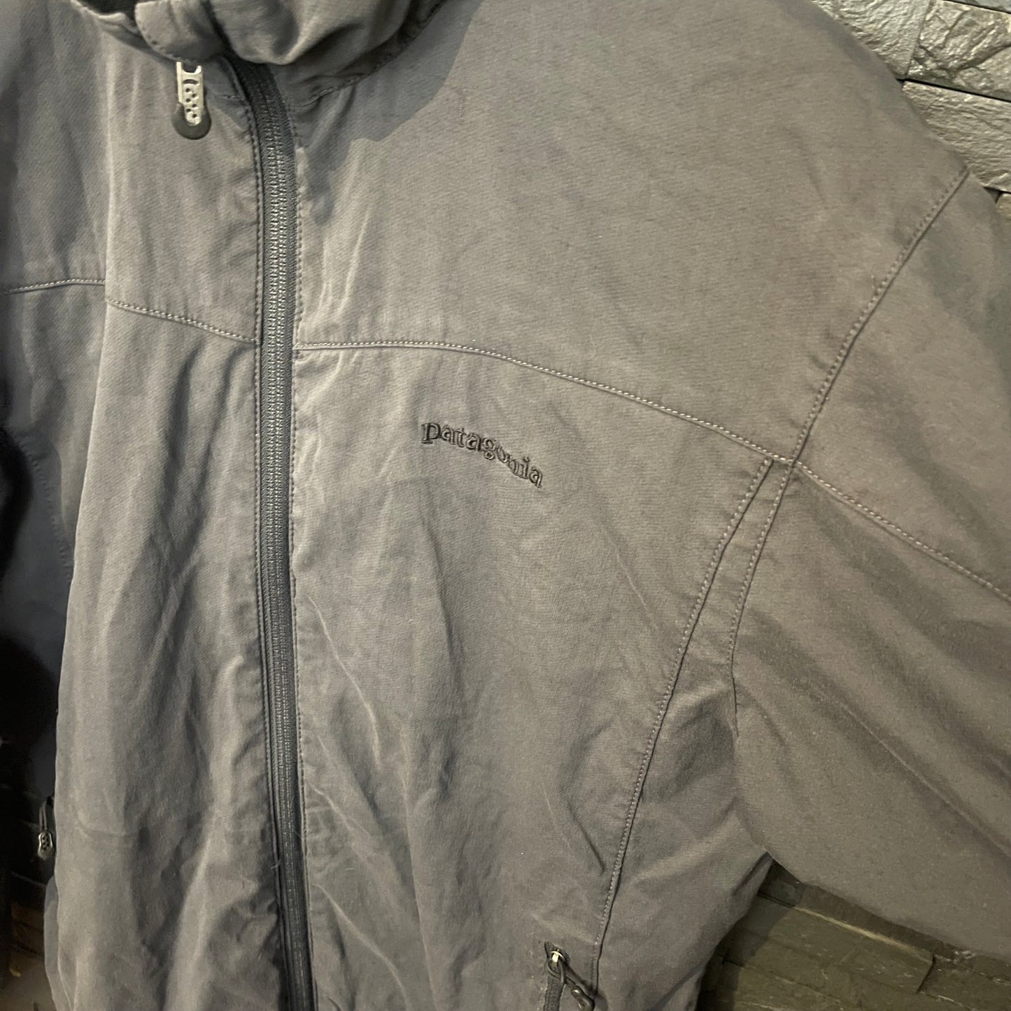 Leichte Jacke Patagonia (Herren S / Damen M) in Anthrazit