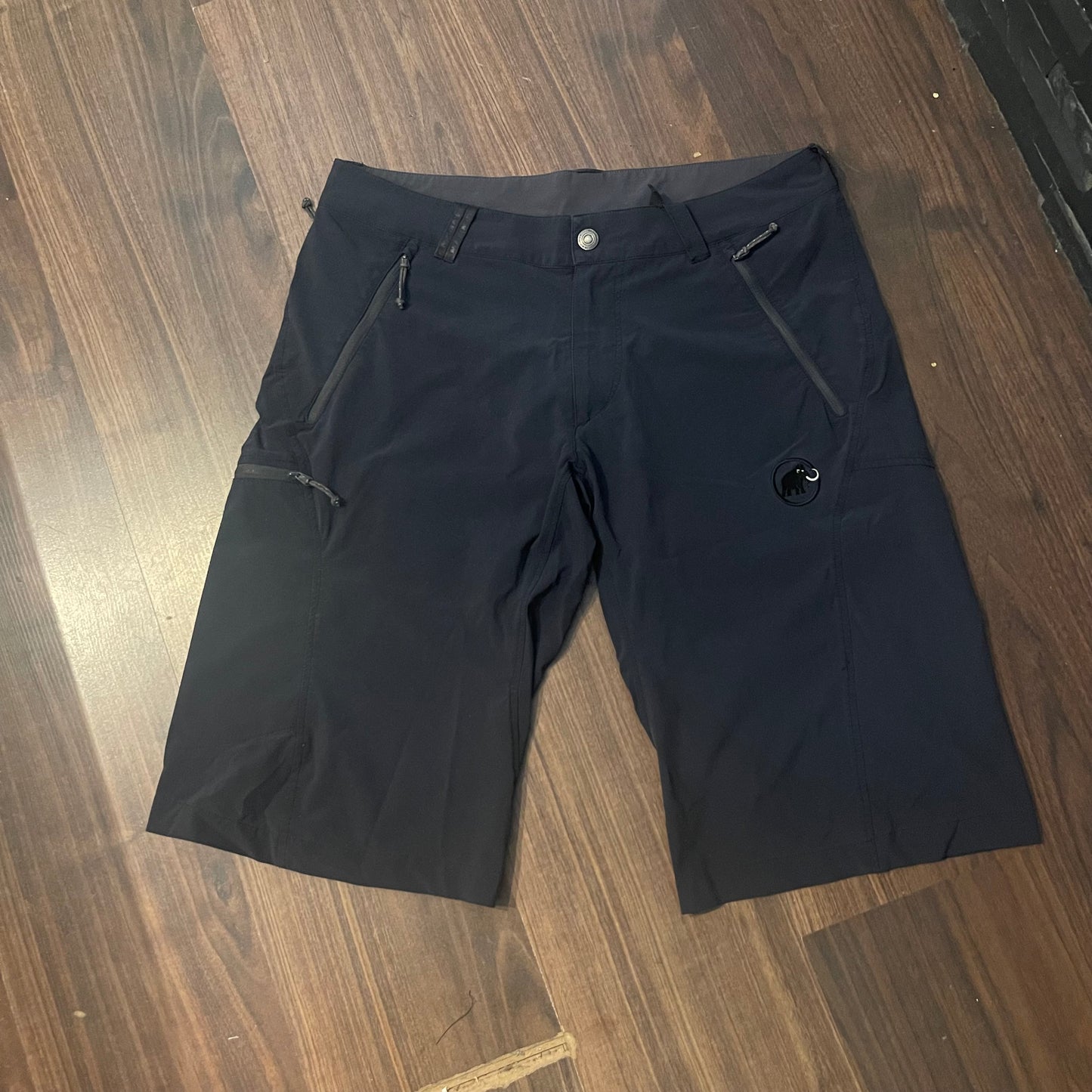 Kurze Wander- Hose von Mammut (Herren M) Capri Shorts dunkelblau