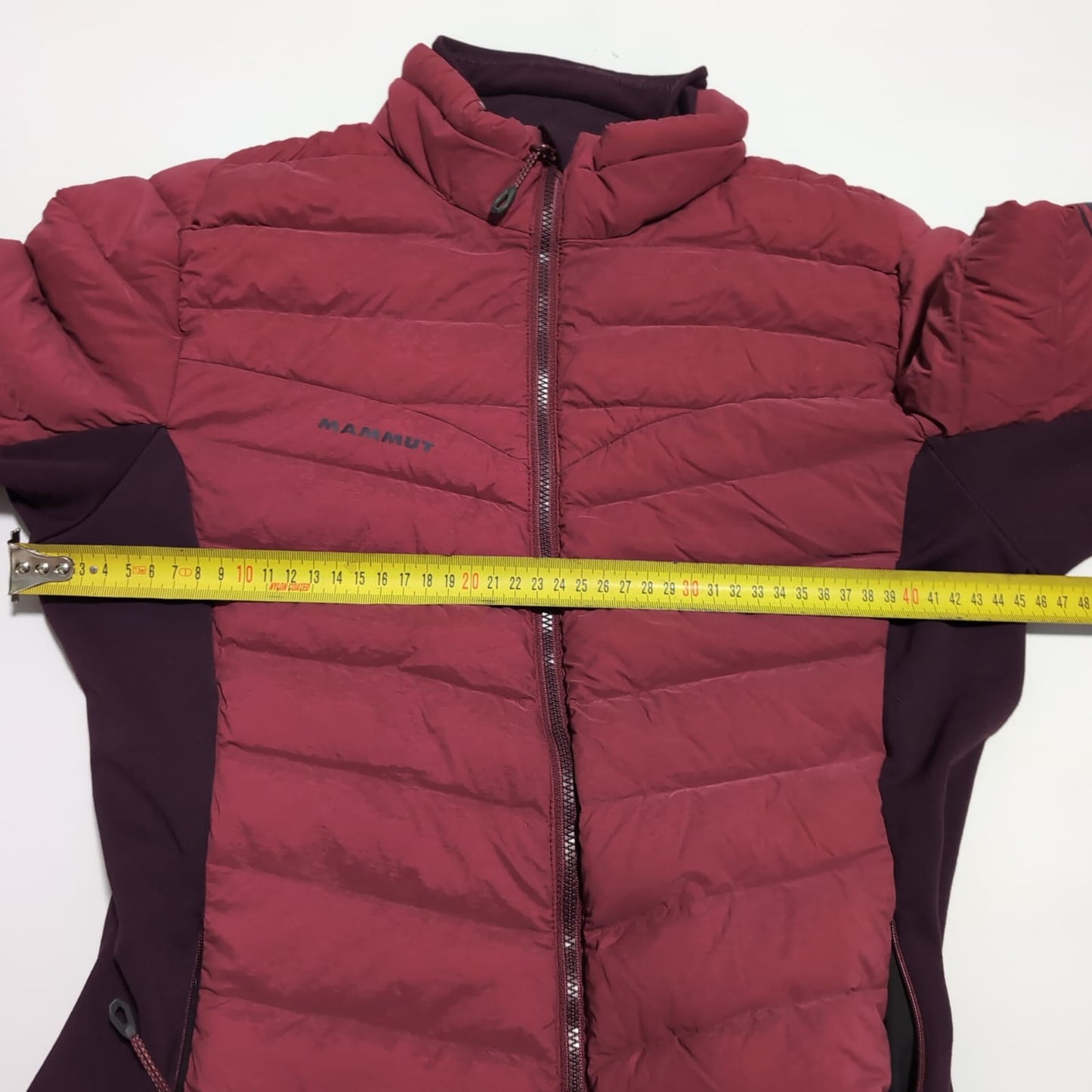Daunen Hybrid Jacke von Mammut (S Damen) Beerenfarbig mit Aubergine