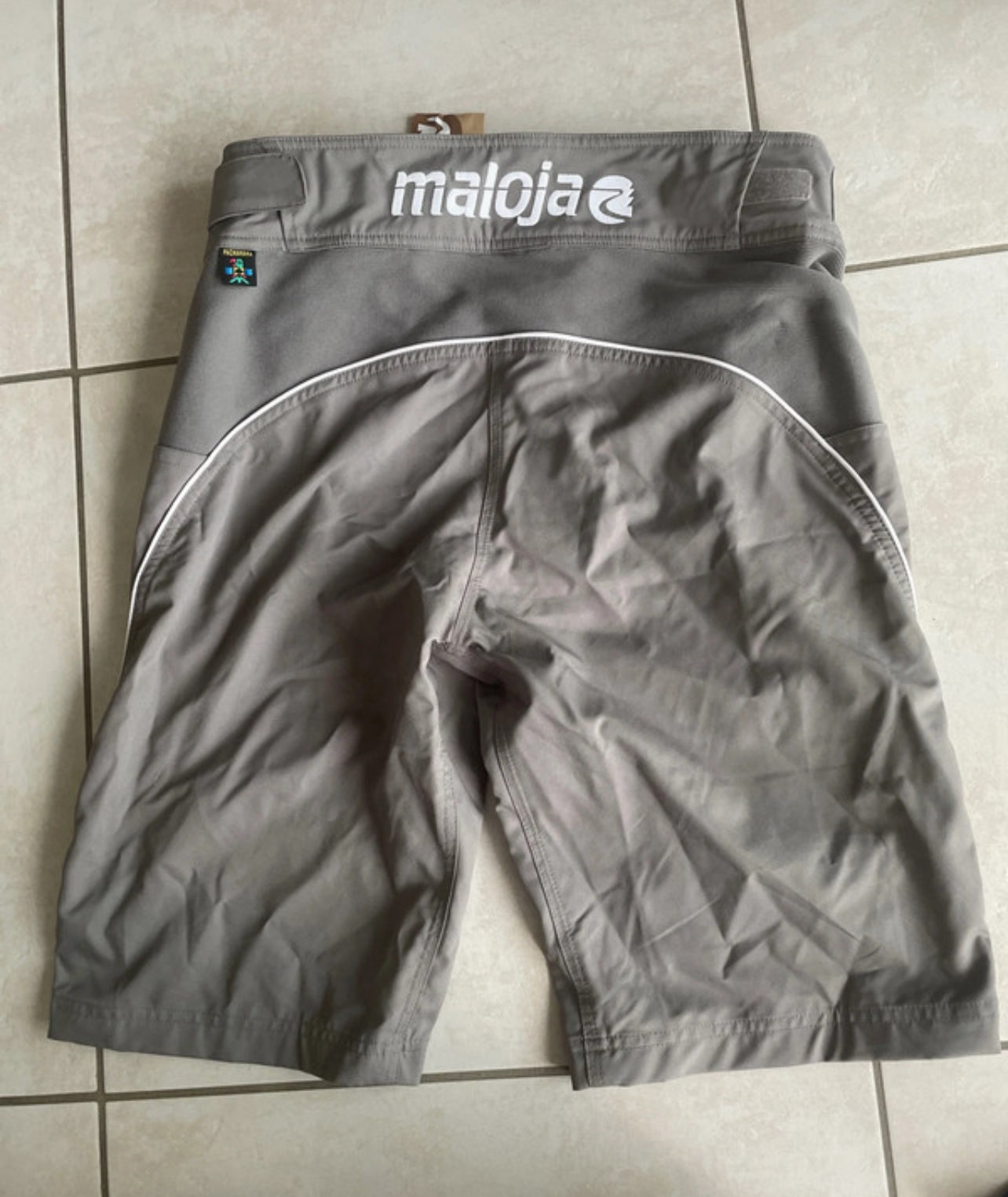 2in1 MTB Radshorts von Maloja (M Damen) grau innen gepolstert