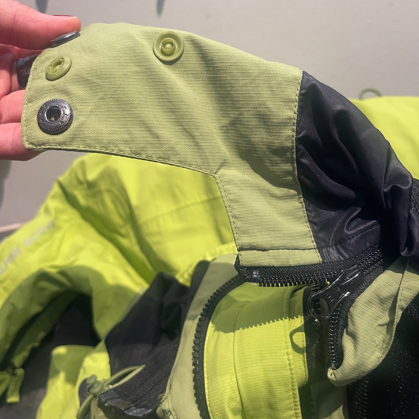 Snowboard Jacke von Salewa (L Herren) wasserdicht grün