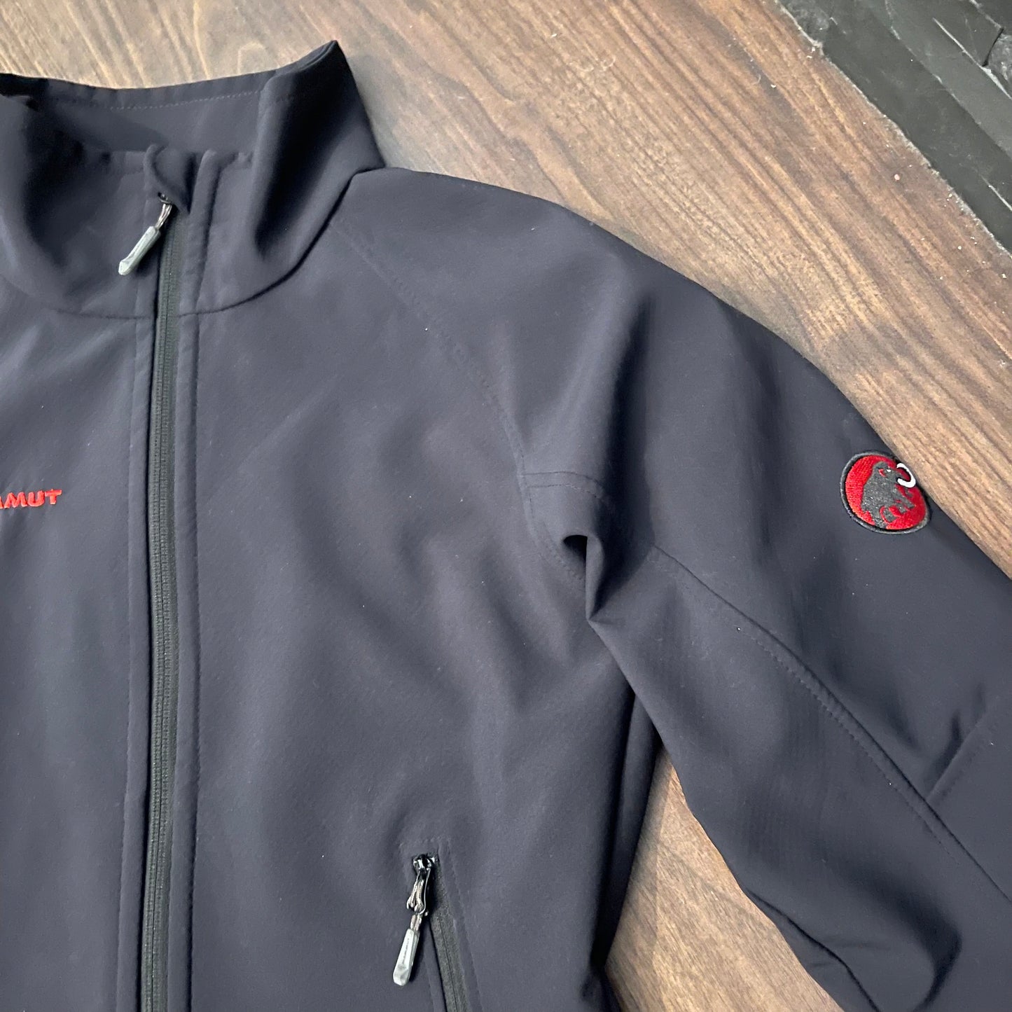 Soft Tech Jacke von Mammut (S Damen) schwarz wind- wasserabweisend