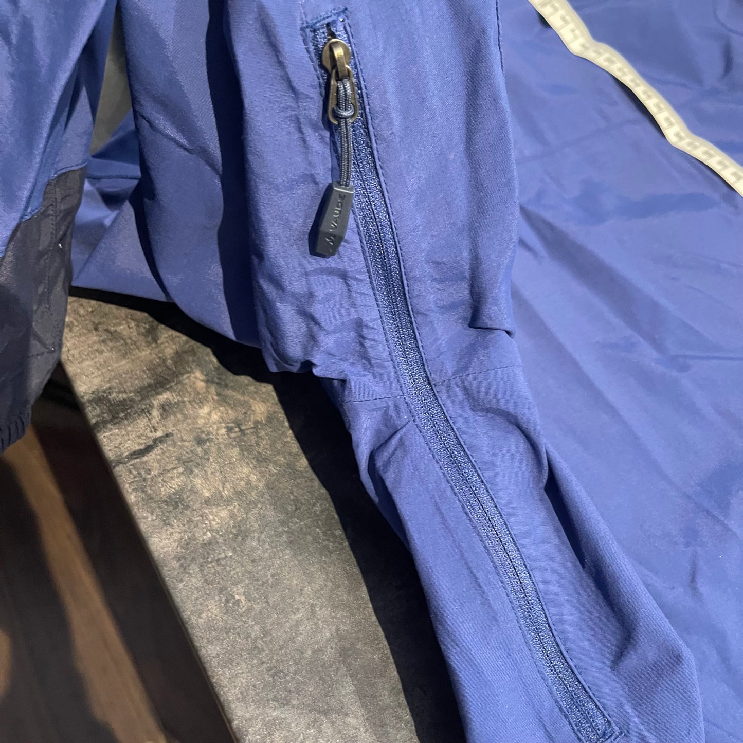 Regen Jacke von Vaude (M Damen) dunkelblau Hardshell