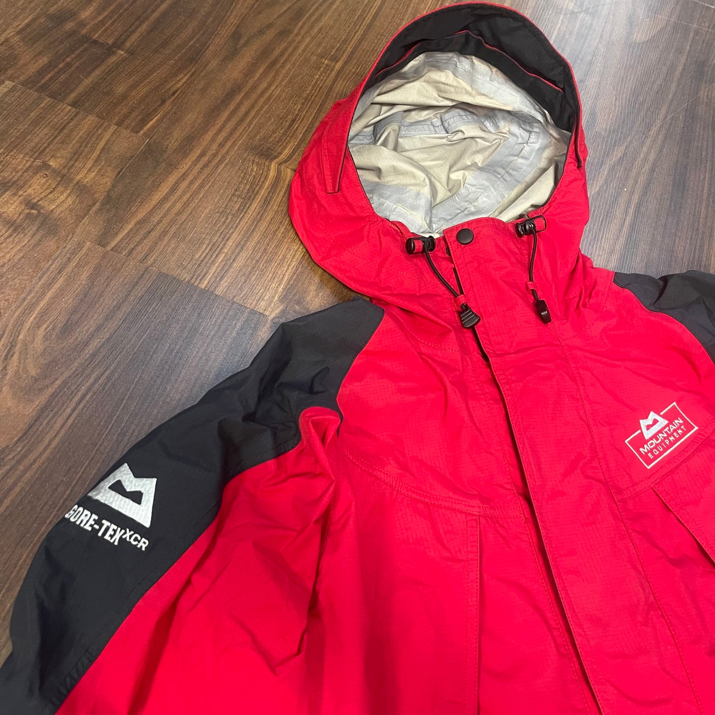 Regen Jacke von Mountain Equipment (S Herren) Gore-Tex® XCR rot schwarz