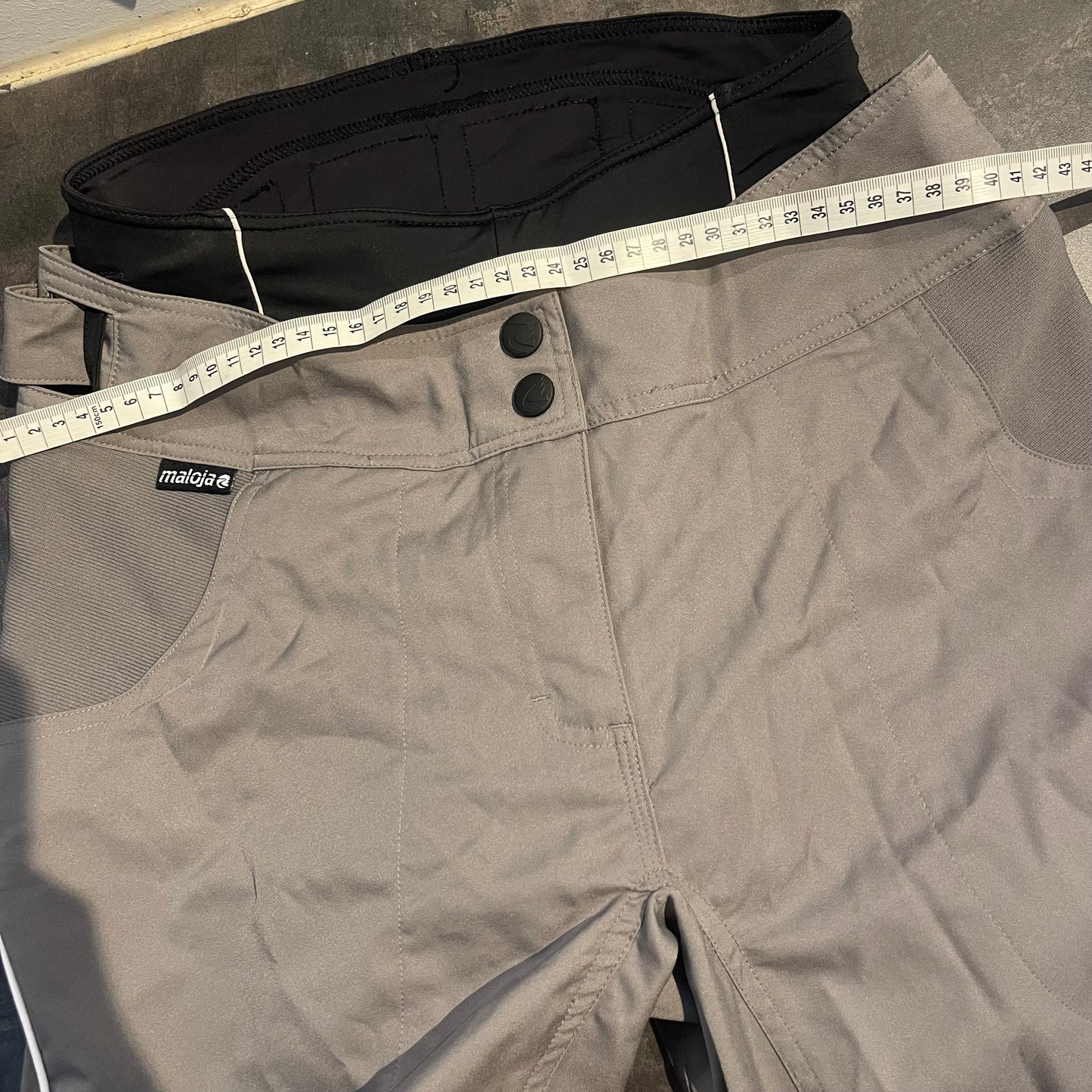 2in1 MTB Radshorts von Maloja (M Damen) grau innen gepolstert
