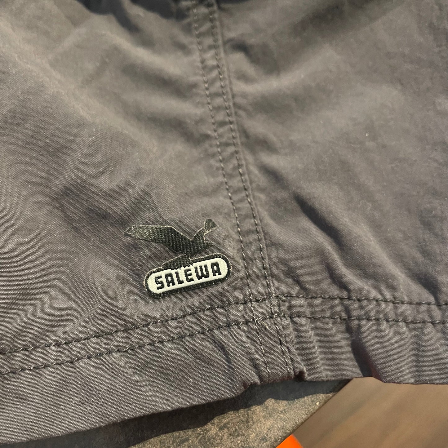 Kurze Hose von Salewa (L /XL Herren) technische Shorts dunkelgrau