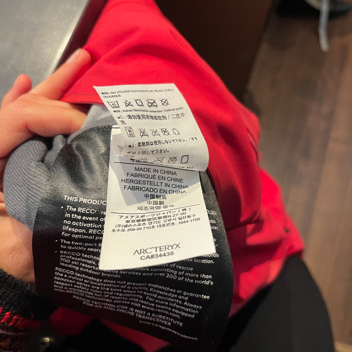 Hardshell Jacke von Arcteryx Beta AR (S Damen) pink-rot