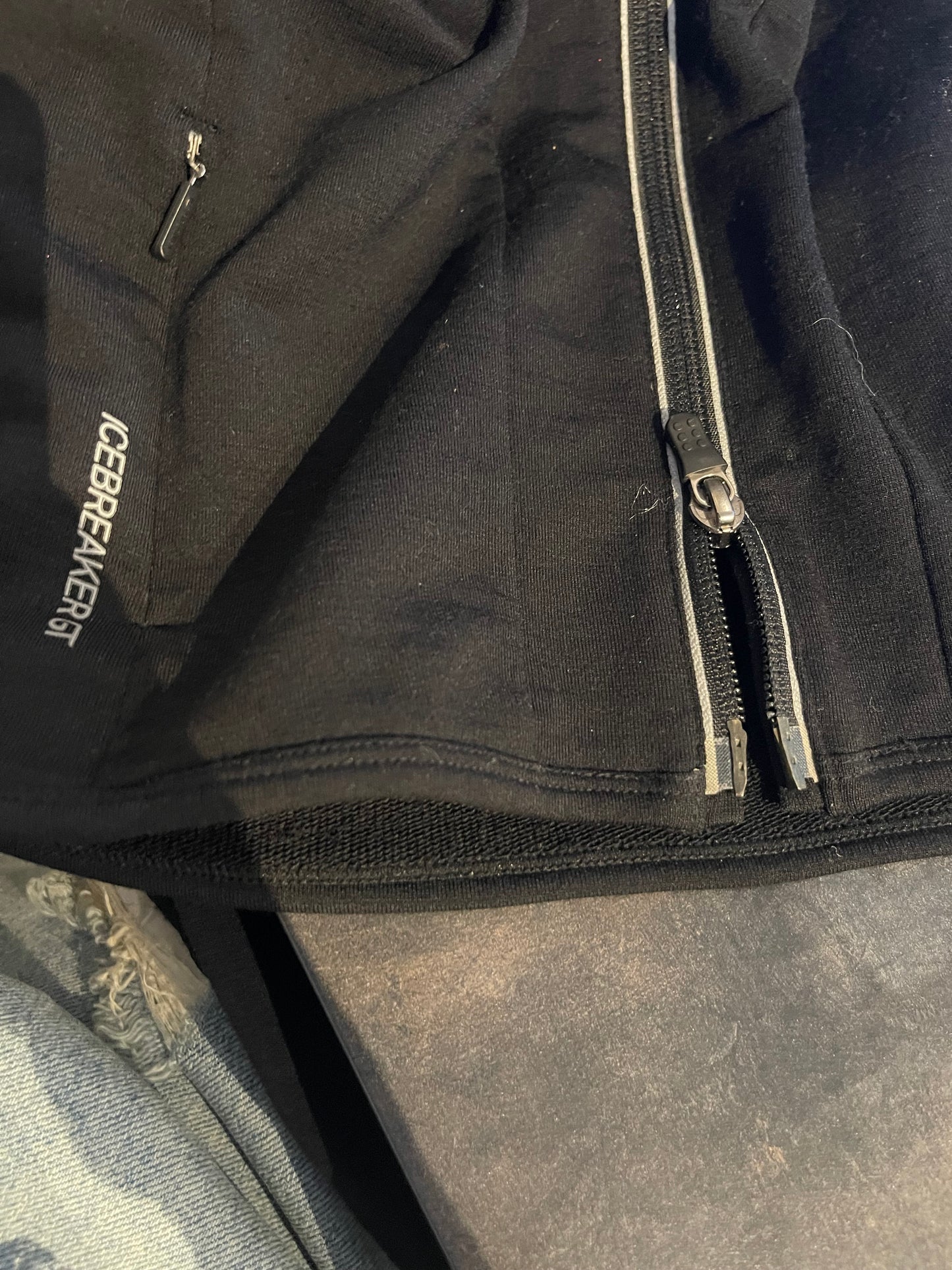 Merino Jacke von Icebreaker 260 (M Damen) schwarz mit Kapuze
