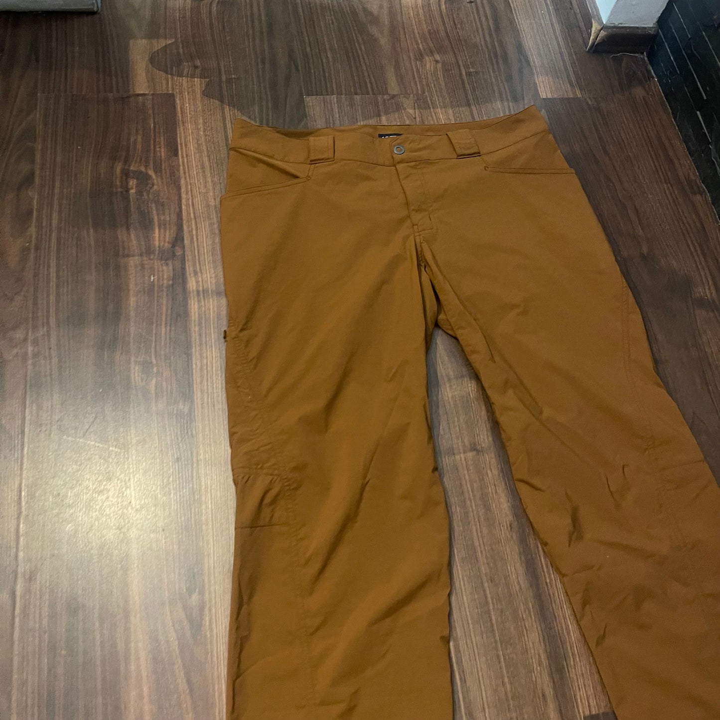 Leichte Wander Hose von Arcteryx (XL Damen) Ocker braun