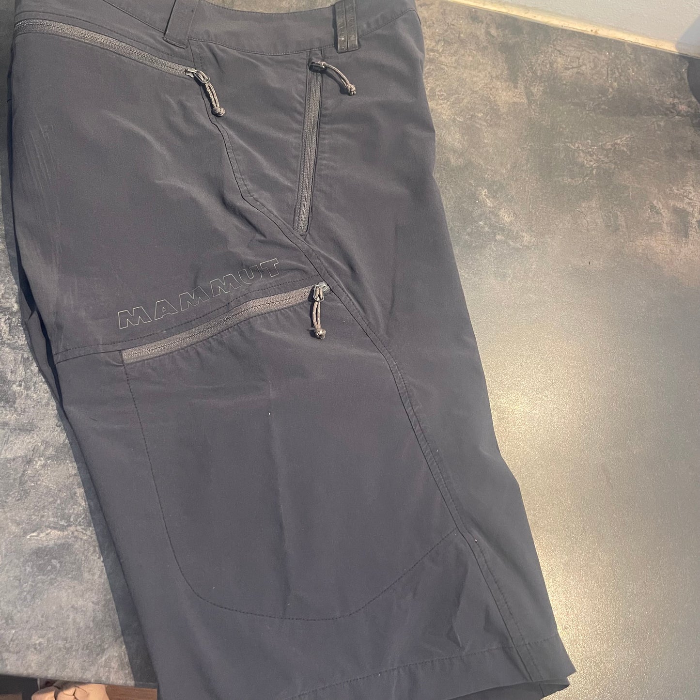 Kurze Wander- Hose von Mammut (Herren M) Capri Shorts dunkelblau