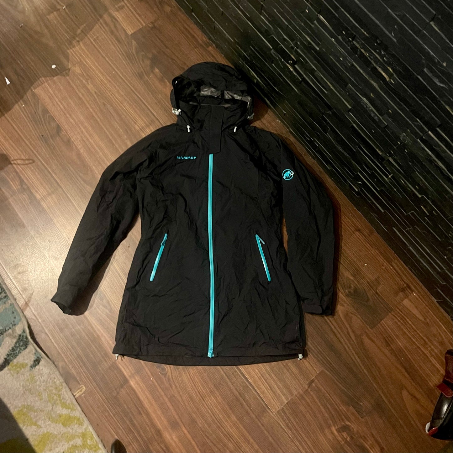 Verlängerte Regen Jacke von Mammut (M Damen) Parka schwarz