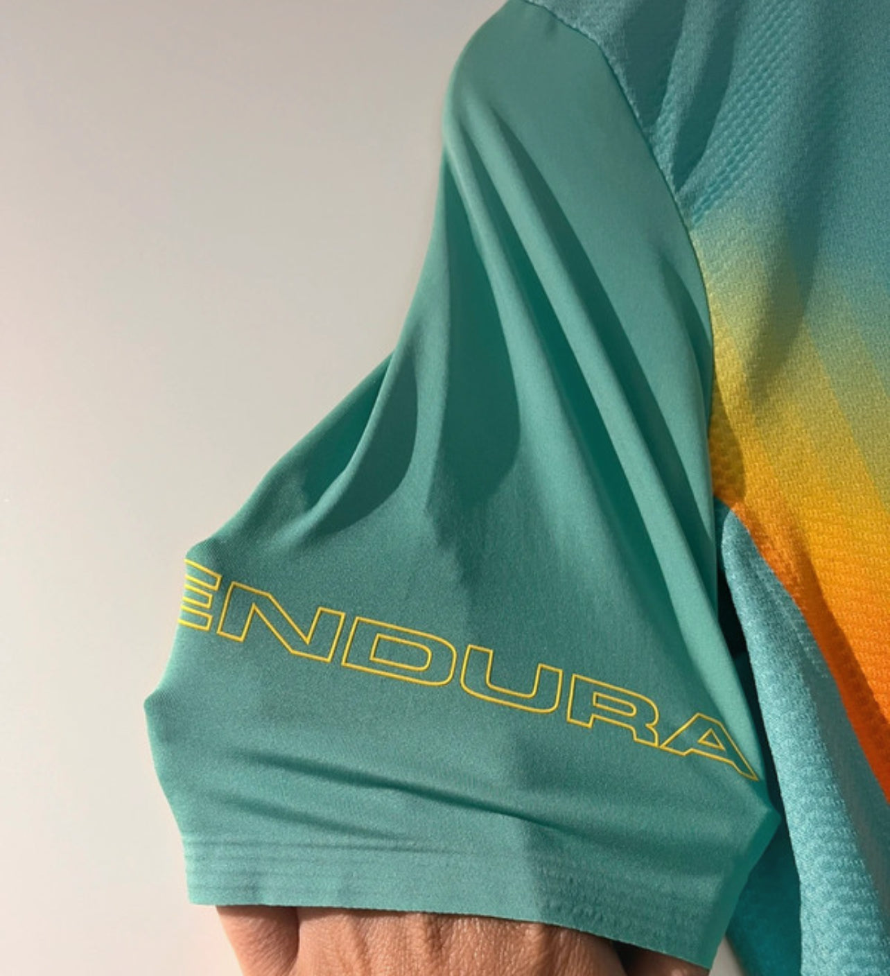 Radtrikot von Endura (M Herren) blau orange Print