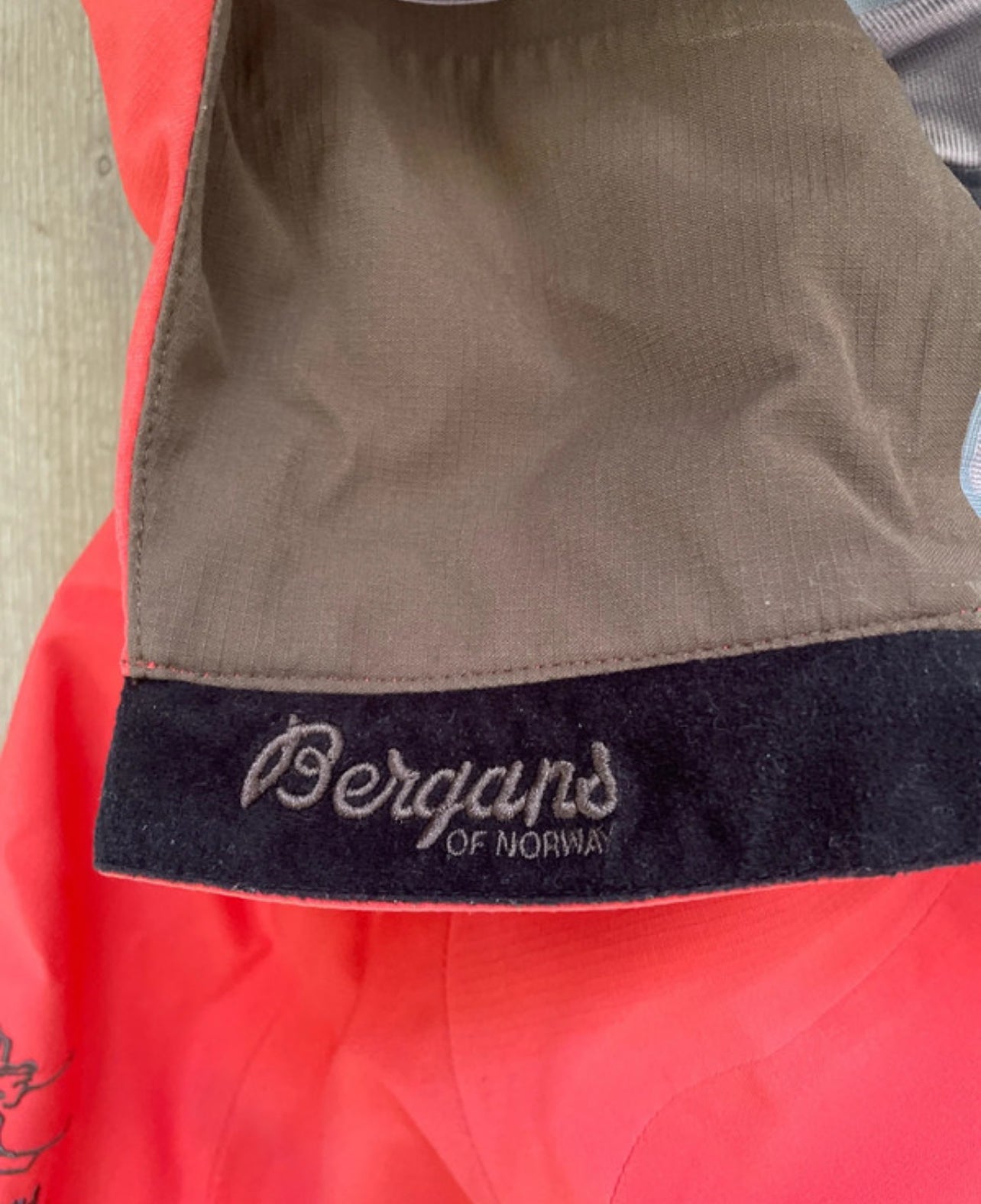 Wasserdichte Jacke von Bergans of Norway (M Herren /L Damen) aprikot