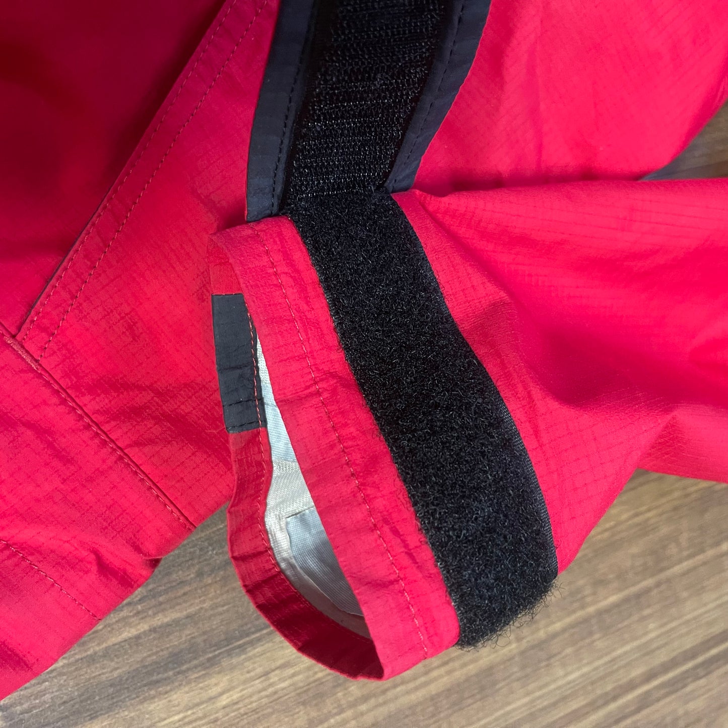 Regen Jacke von Mountain Equipment (S Herren) Gore-Tex® XCR rot schwarz