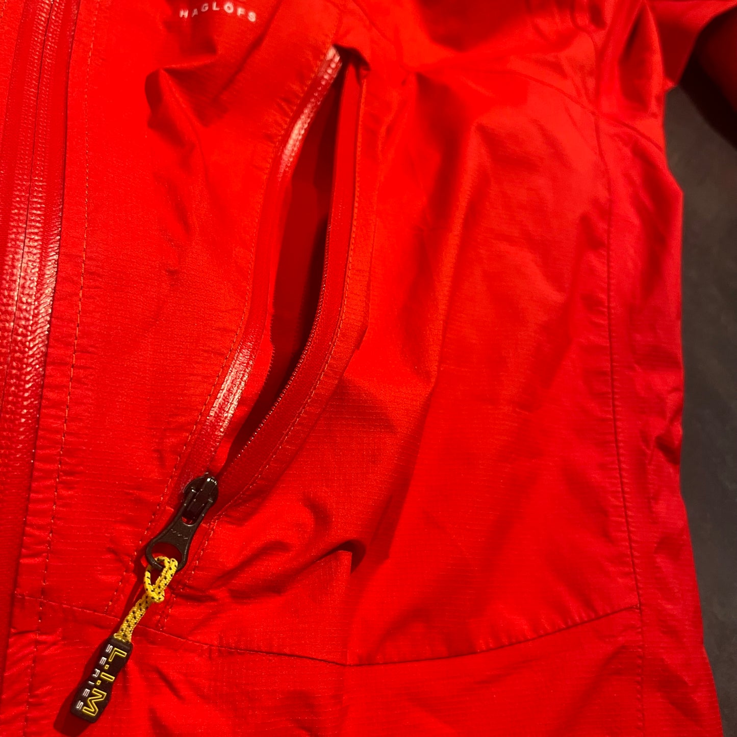 Leichte Hardshell Jacke von Haglöfs (XL Damen) GoreTex rot