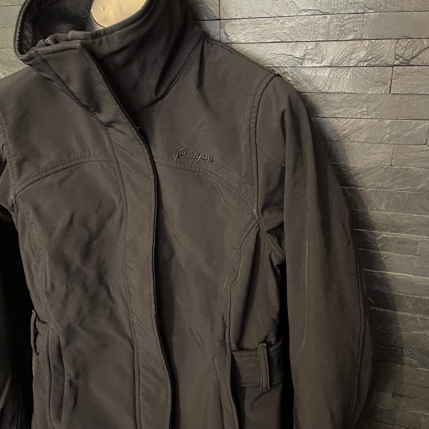 Tallierte Softshell Jacke von Bergans XS/ S (36) schwarz