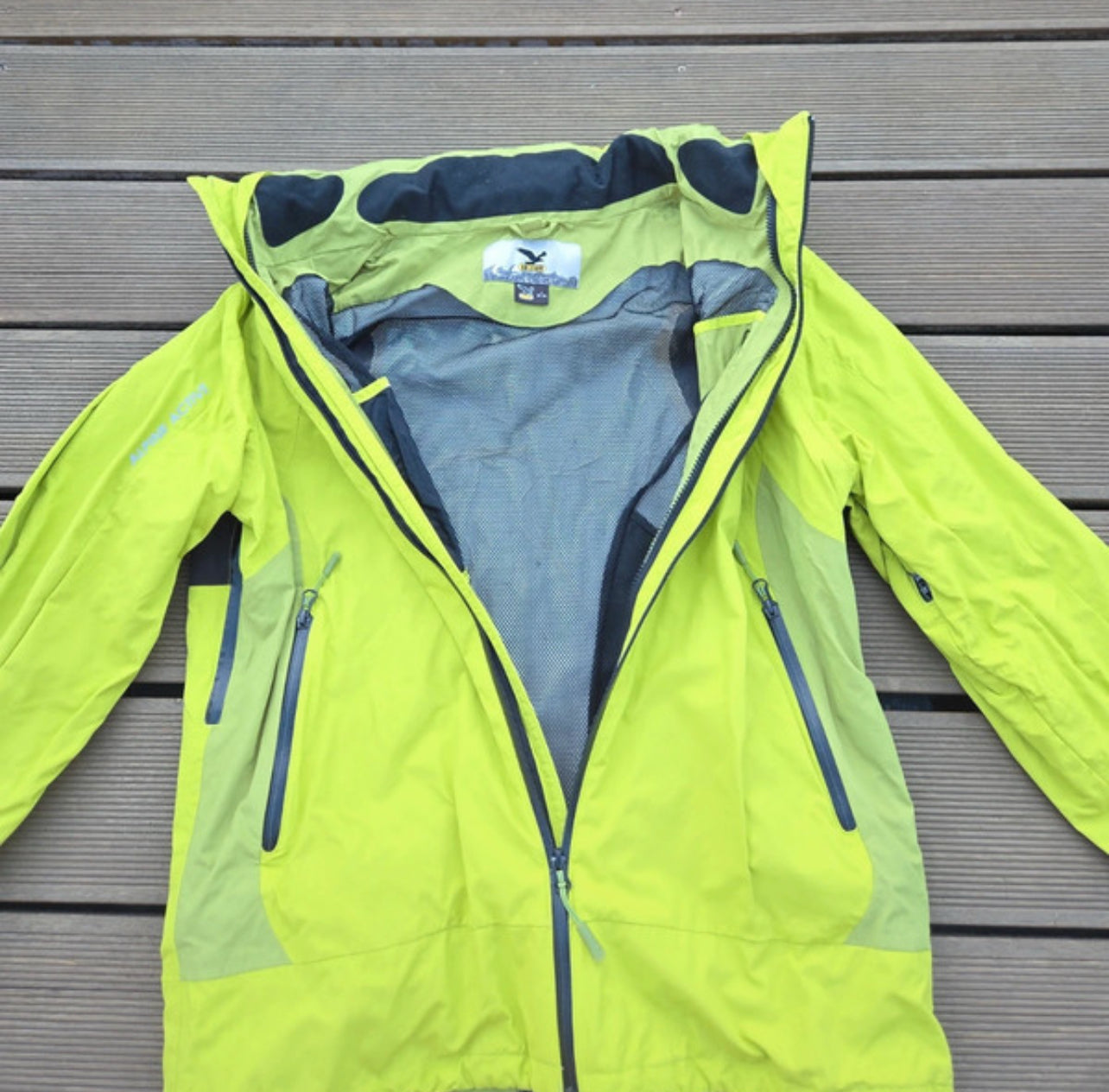 Snowboard Jacke von Salewa (L Herren) wasserdicht grün