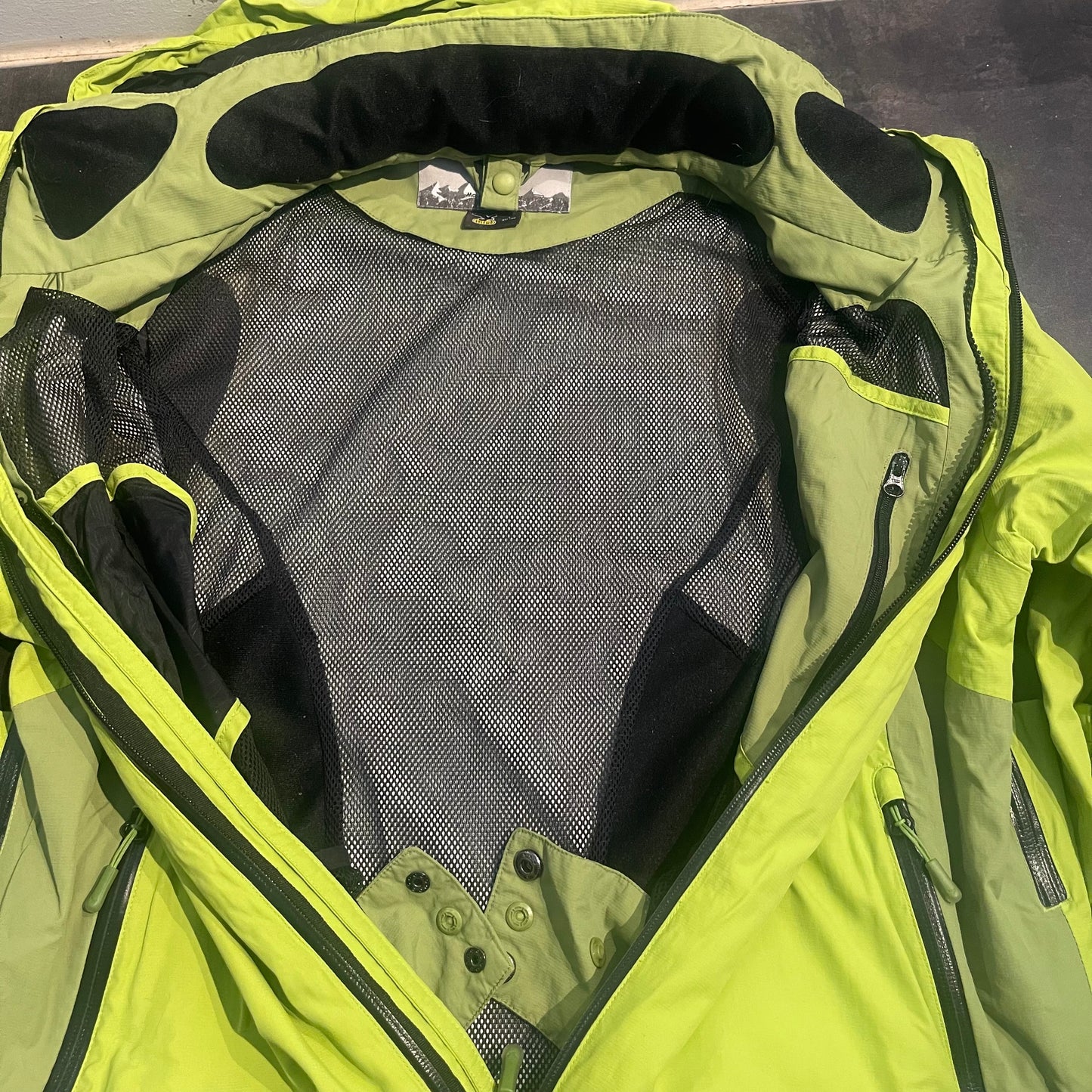 Snowboard Jacke von Salewa (L Herren) wasserdicht grün