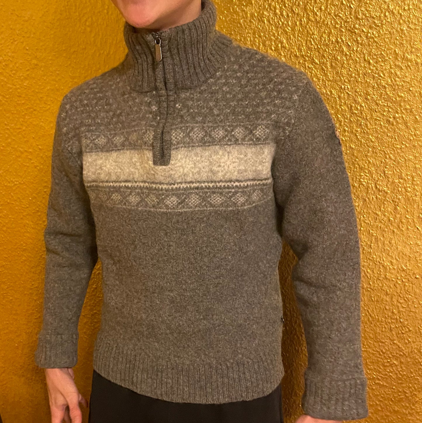 Grauer Pullover von Fjällräven in Größe XS (Unisex) - wanderlich.com