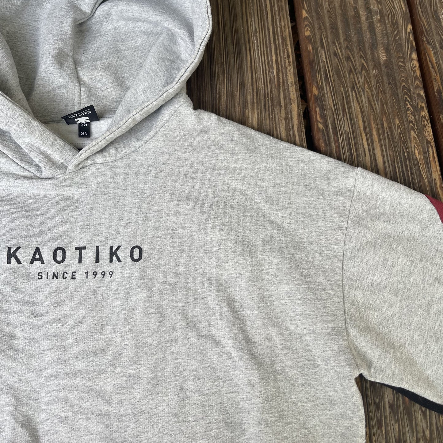 Hoodie von Kaotiko in Größe S (Herren /M Damen) hellgrau bunt
