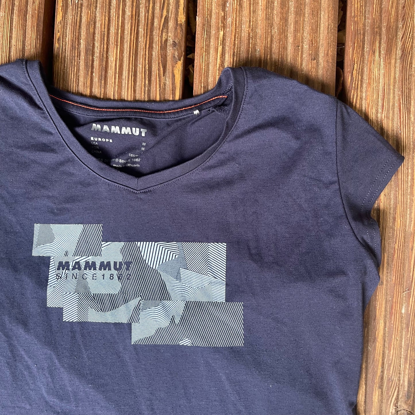 T-Shirt von Mammut ( M Damen ) dunkelblau Brustprint