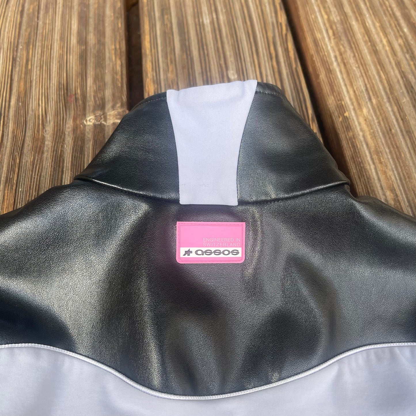 Rad- Jacke von Assos Airblock S Damen schwarz-weiß