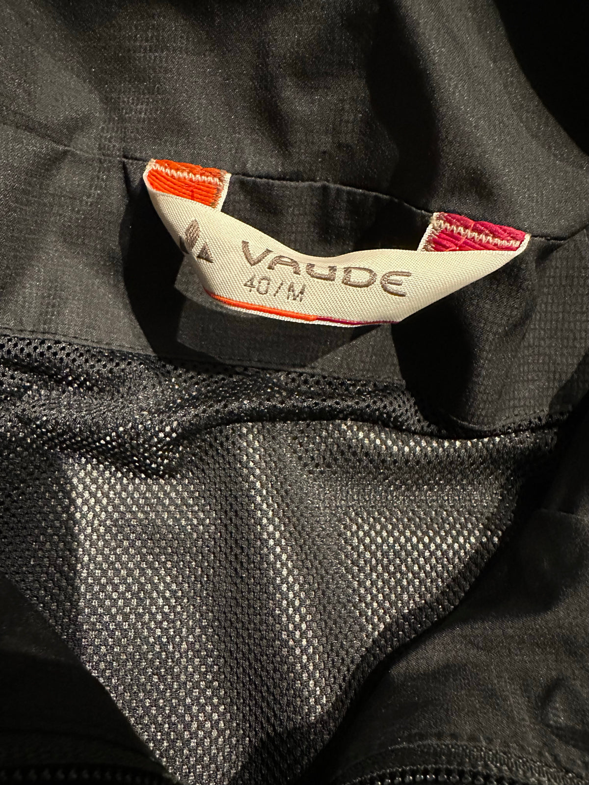 Regen Jacke von Vaude (M Damen) schwarz