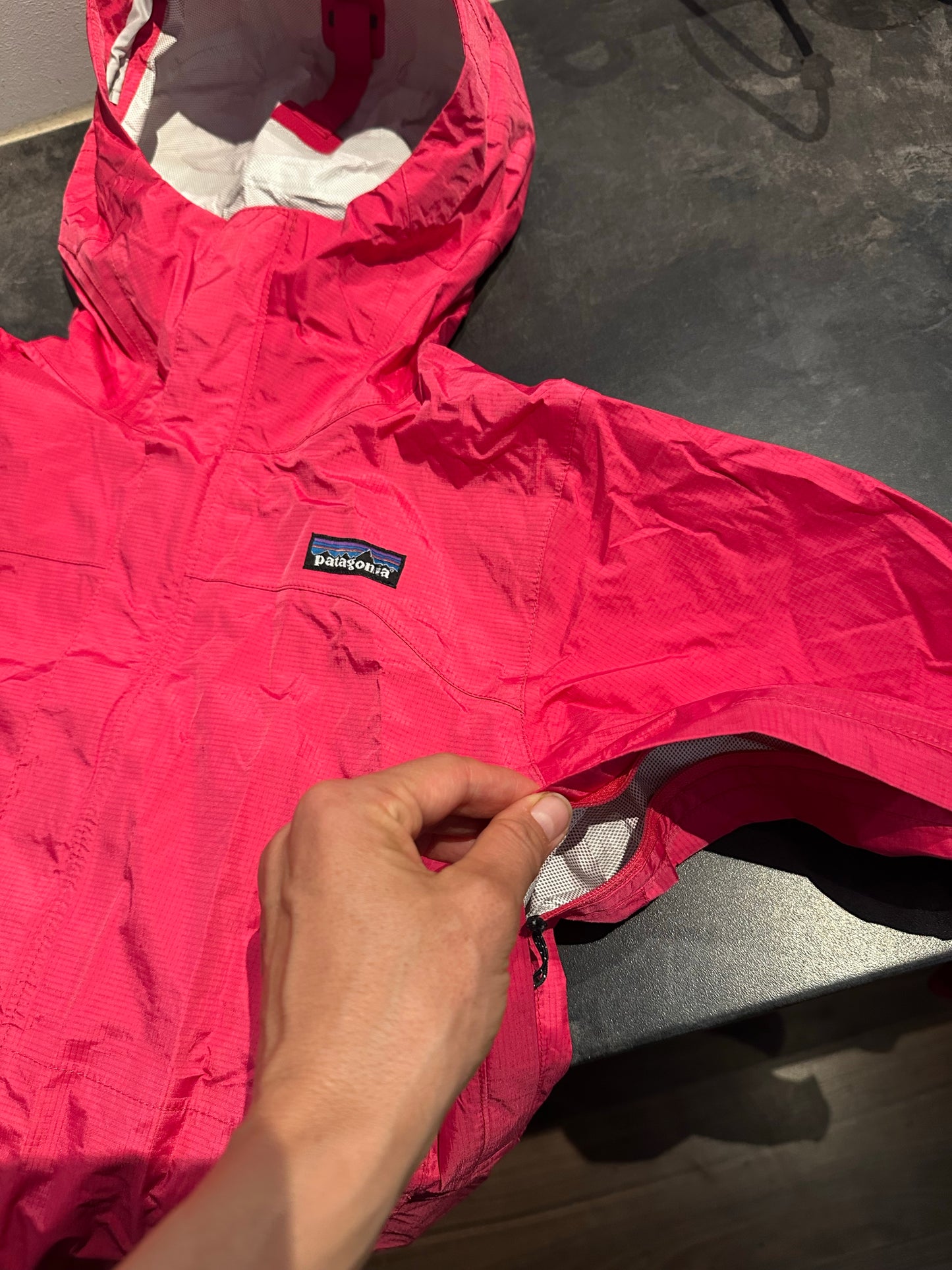 Regen Jacke von Patagonia (S Damen) Torrent Shell pink
