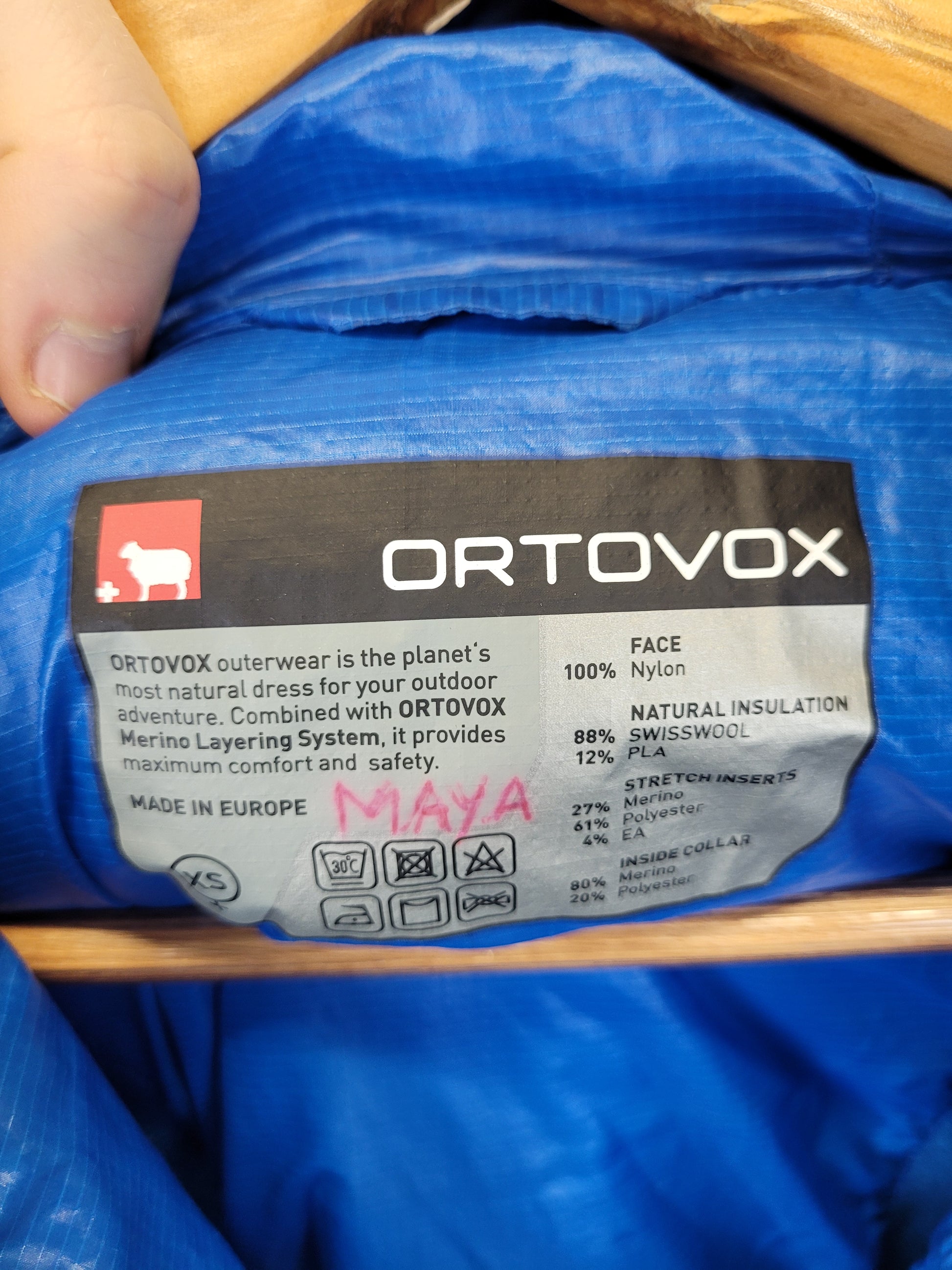 Blaue Jacke von Ortovox in Größe XS (Damen) - wanderlich.com