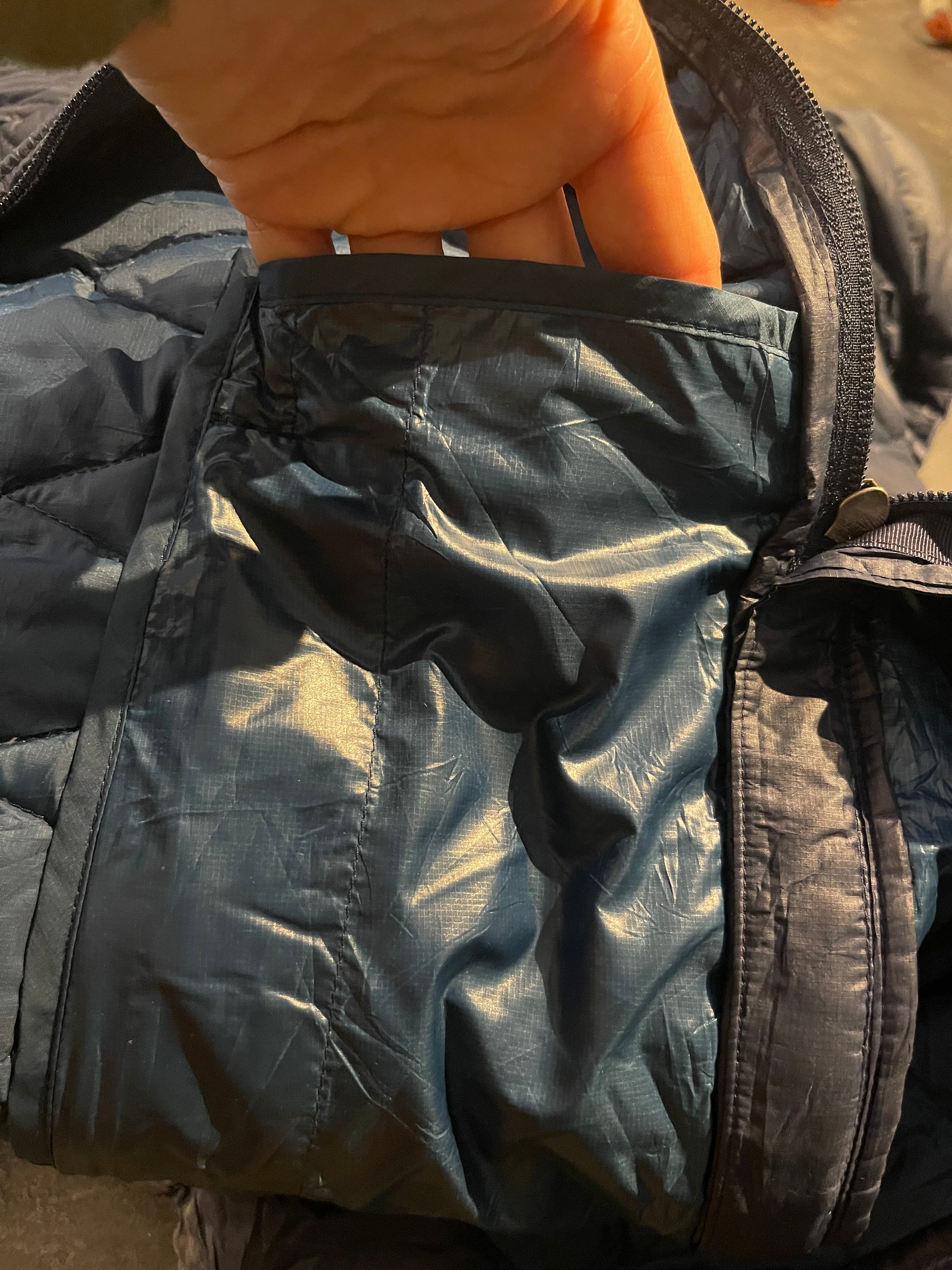 Daunen Mantel Patagonia (M Damen) Isolation Steppmantel dunkelblau - wanderlich.com