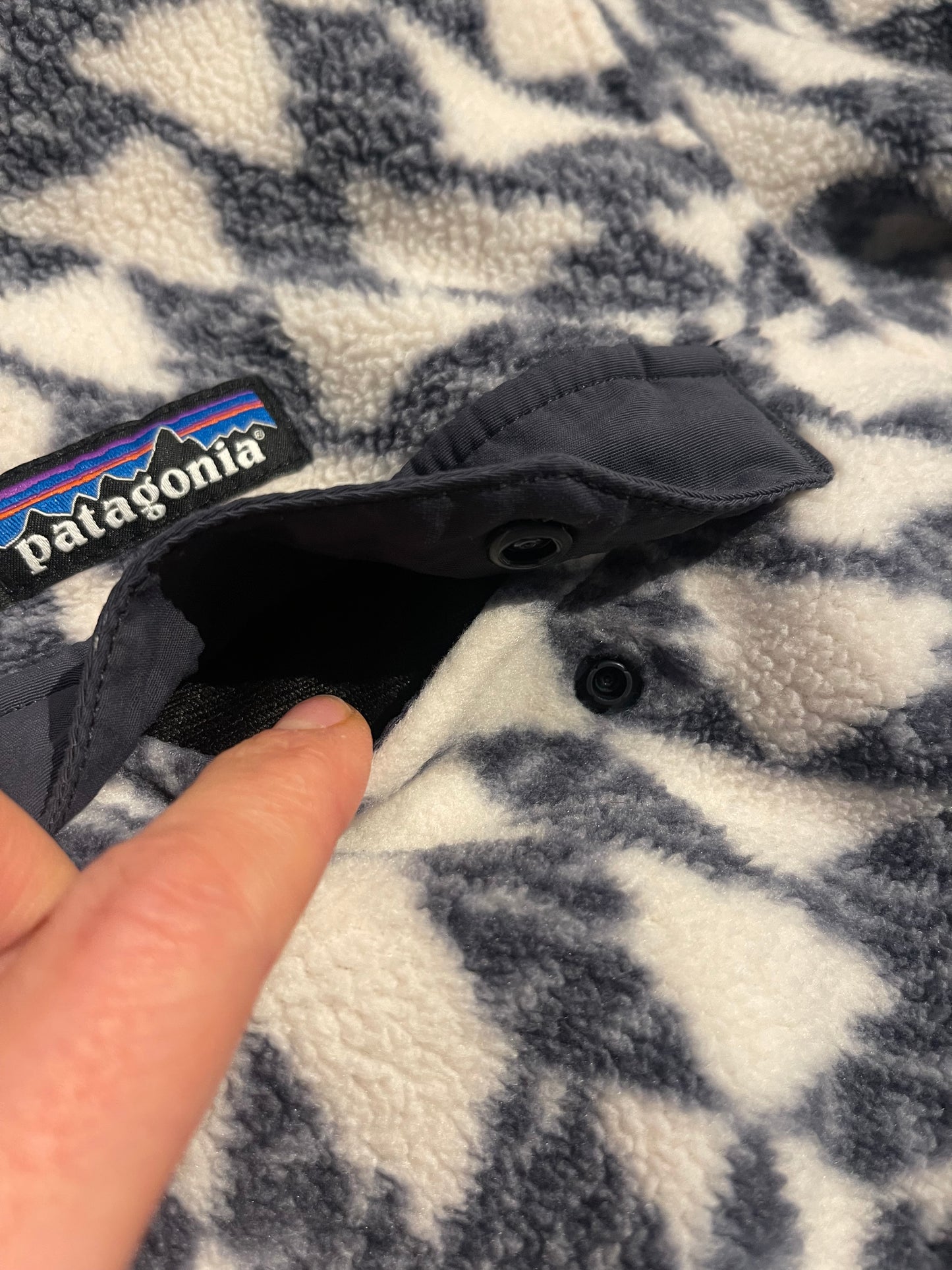 Fleece Pullover Patagonia Synchilla (S Herren / M Damen) Muster weiß grau