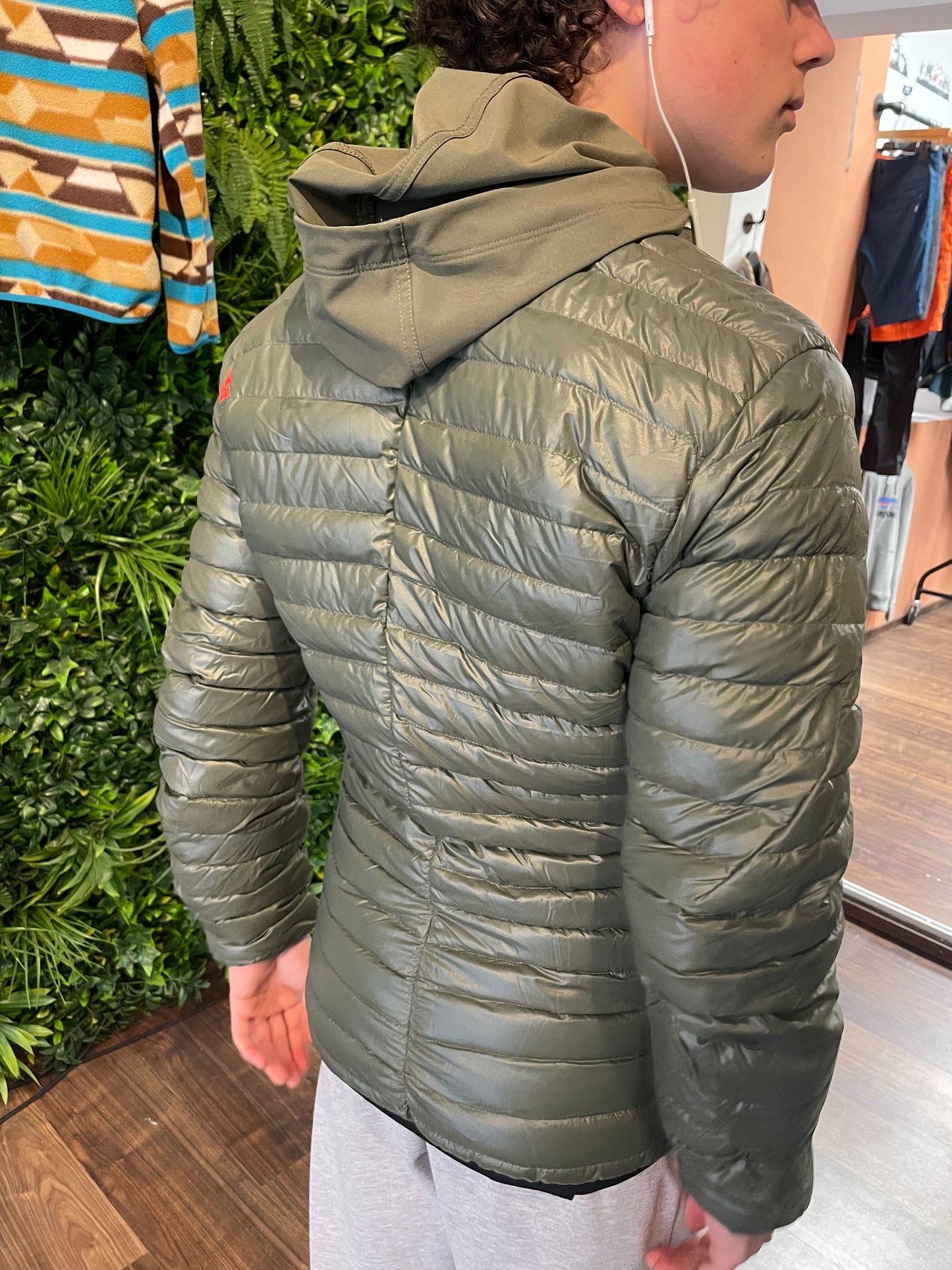 Leichte Daunen Jacke (S Herren) Adidas khaki