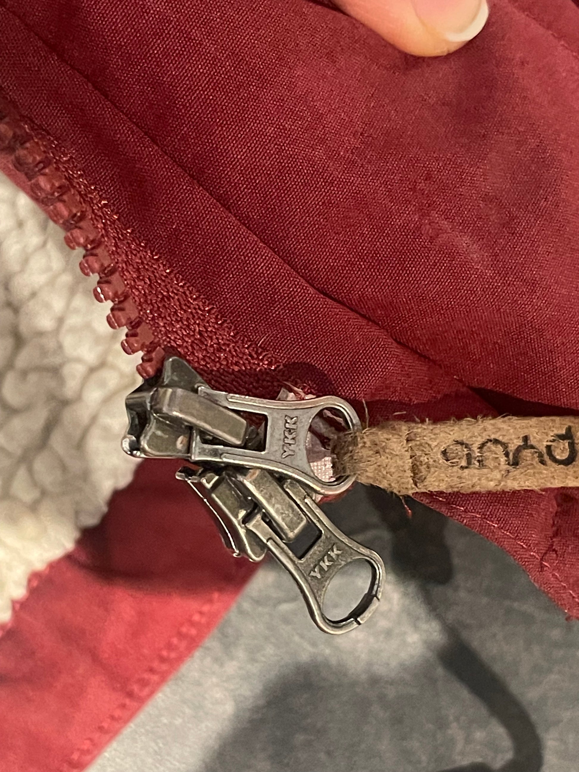 Gefütterte Jacke von Pyua (S Herren / M Damen) Parka dunkelrot - wanderlich.com