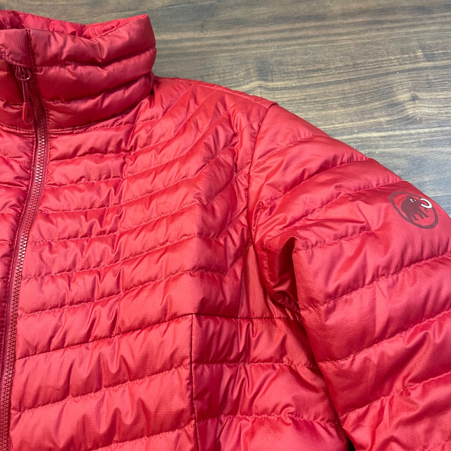 Daunen- Jacke von Mammut (XS und S Damen) rot