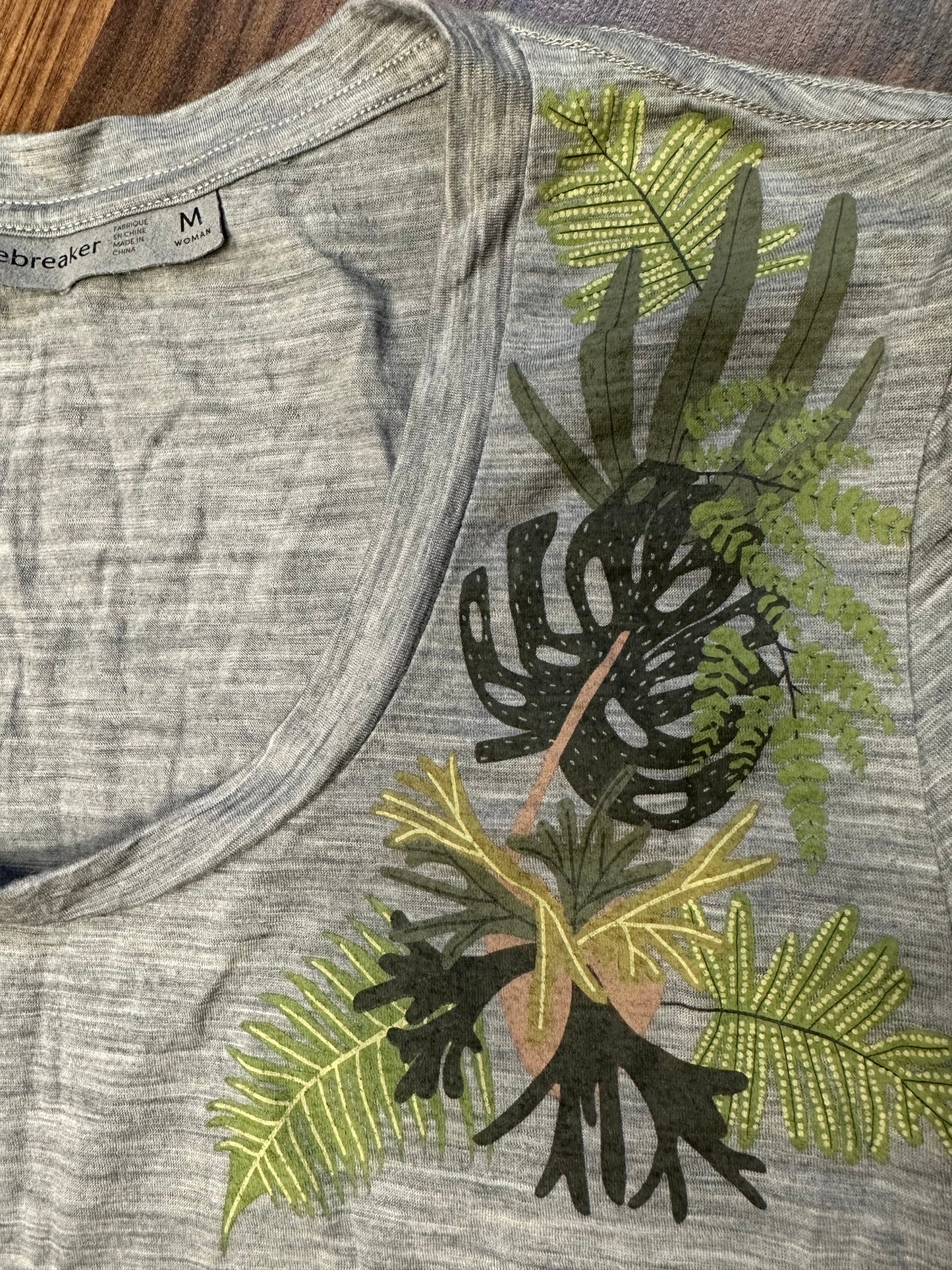 T-Shirt von Icebreaker Merino (M Damen) grau mit Print
