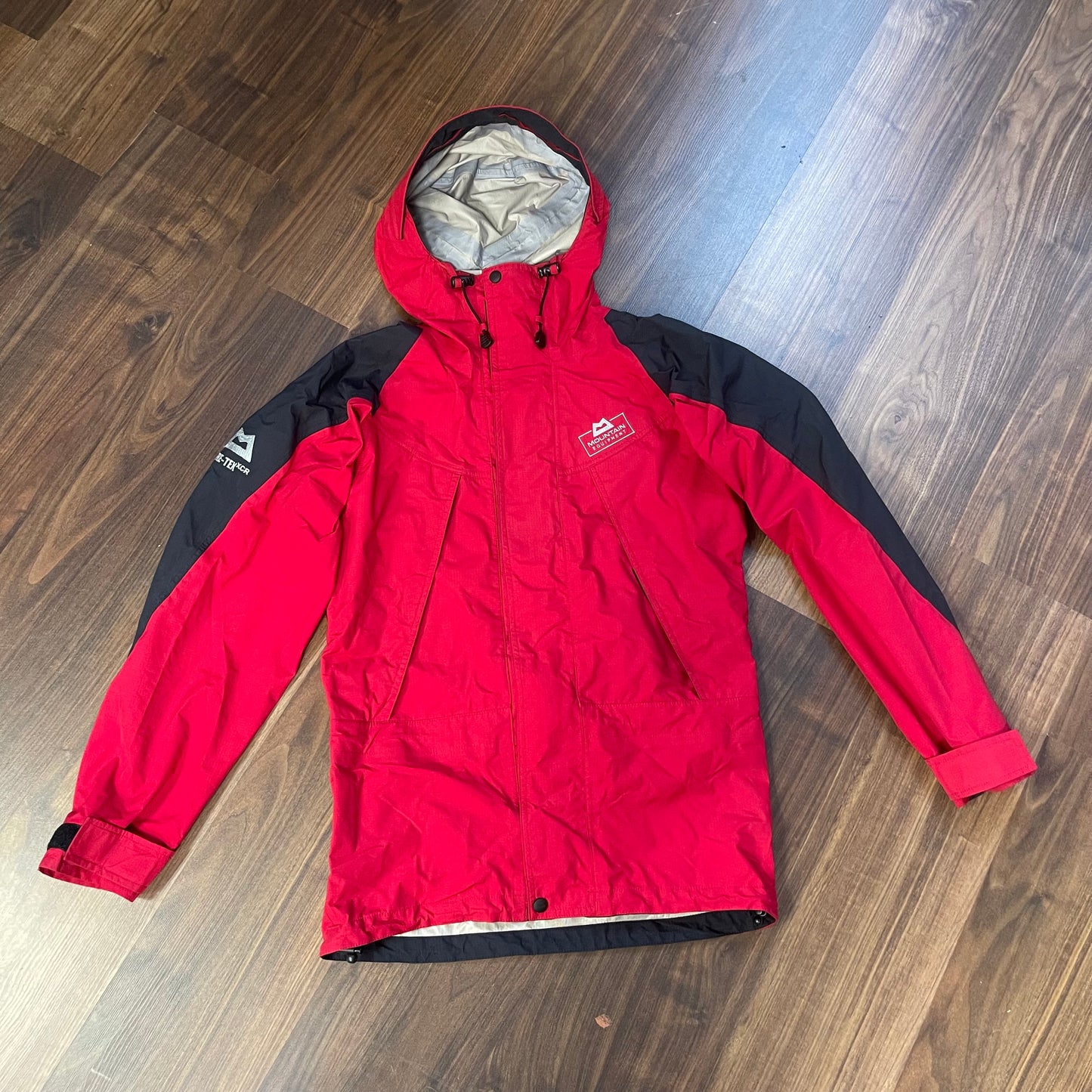 Regen Jacke von Mountain Equipment (S Herren) Gore-Tex® XCR rot schwarz