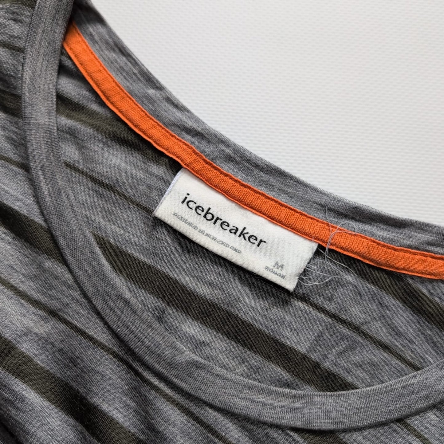 T-Shirt von Icebreaker Merino (M Damen) grau khaki gestreift