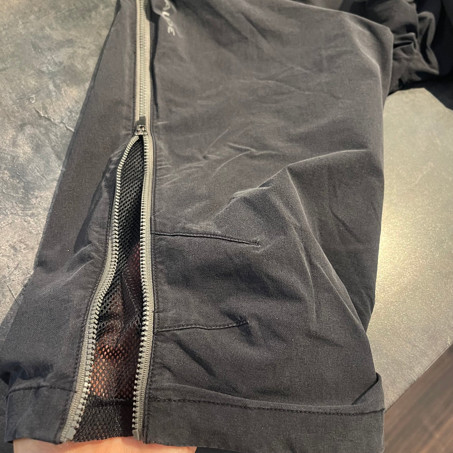 Rad / Wander Shorts von Vaude ( L Herren ) schwarz Seitenöffnungen