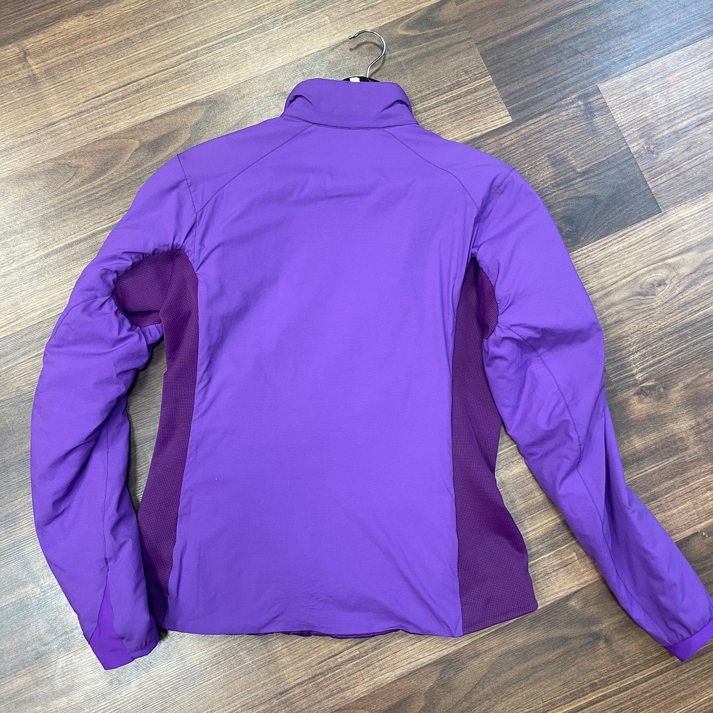 Jacke von Arcteryx Atom LT (M Damen) lila