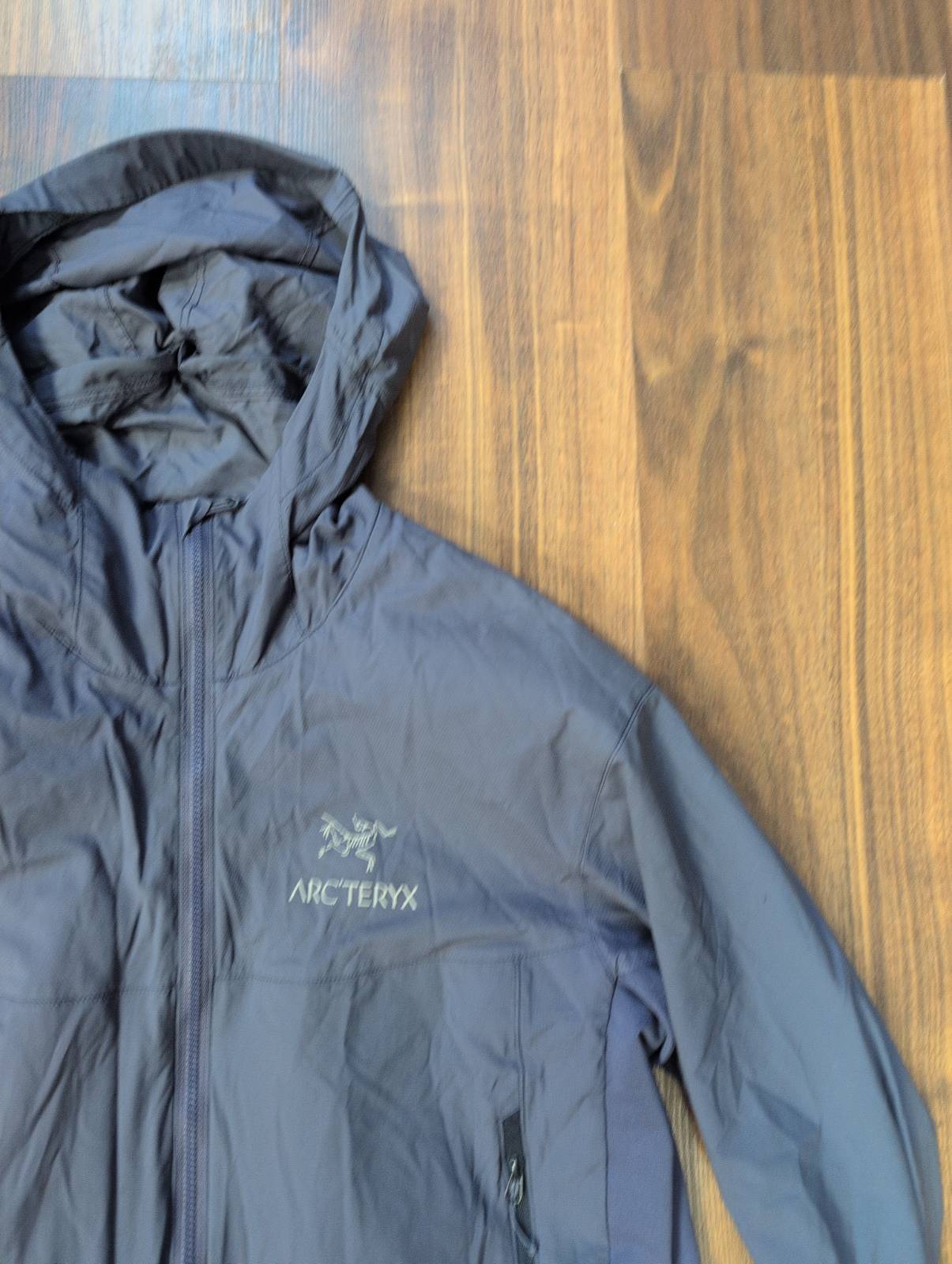 Jacke von Arcteryx Atom SL Hoodie (M Herren) stahl blau