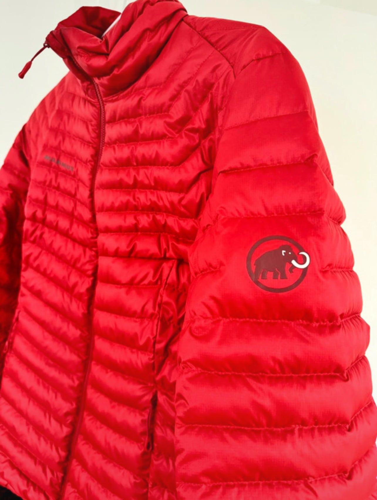 Daunen- Jacke von Mammut (XS und S Damen) rot