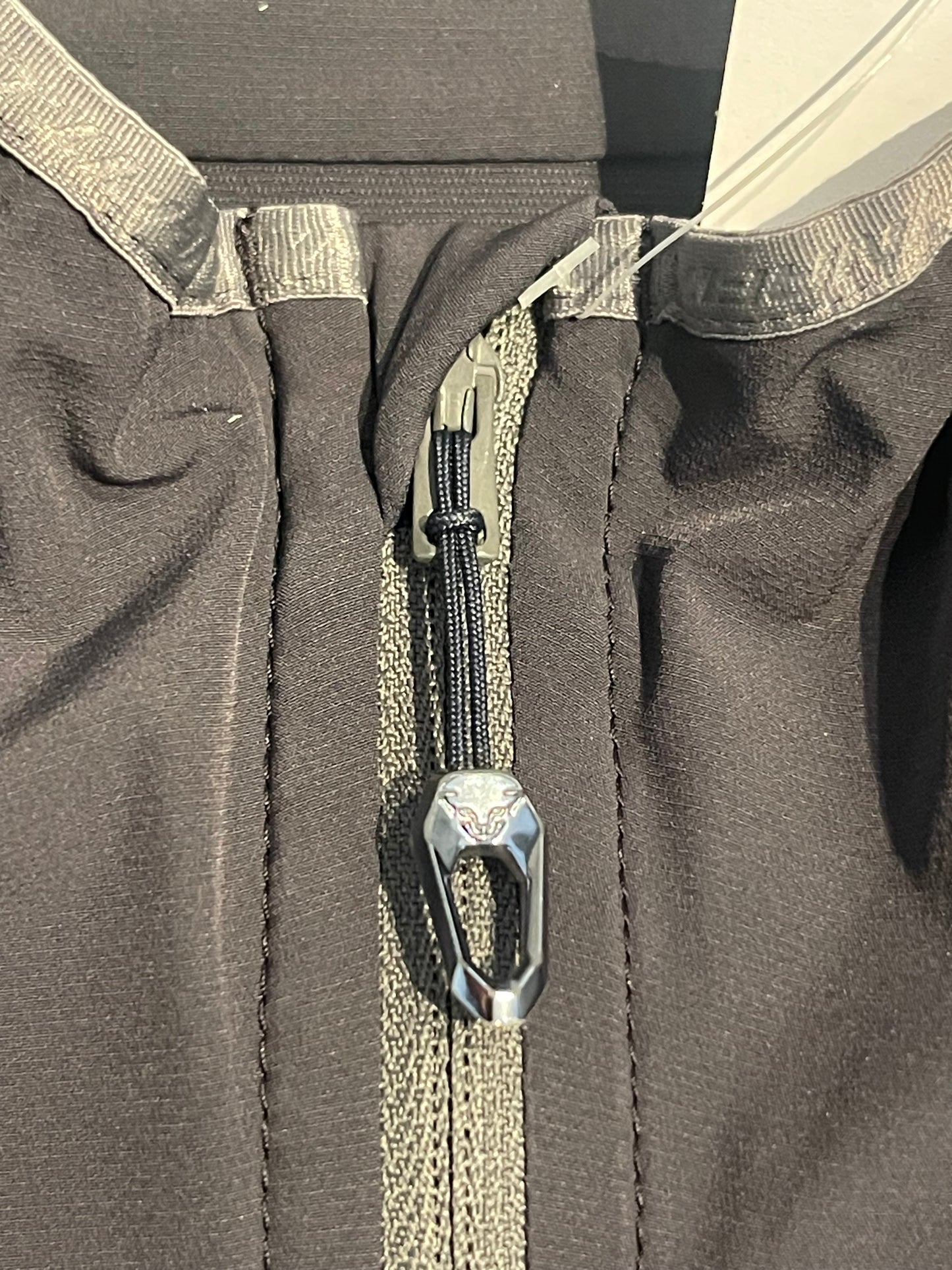 Leichte Wind Weste von Dynafit (M / L Damen) Laufweste Anthrazit - wanderlich.com