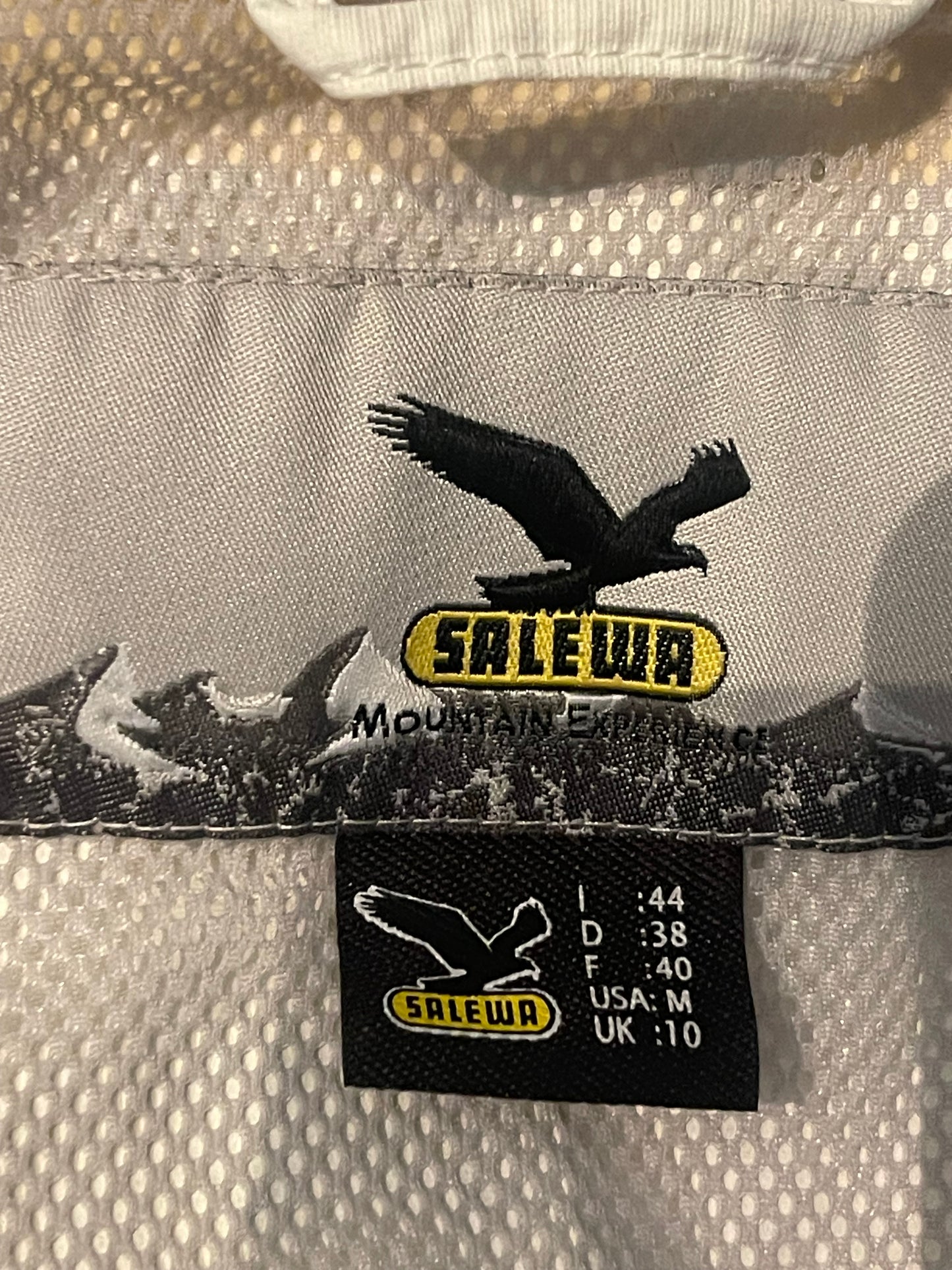 Regen  Jacke von Salewa (M Damen) wasser-, winddicht weiß