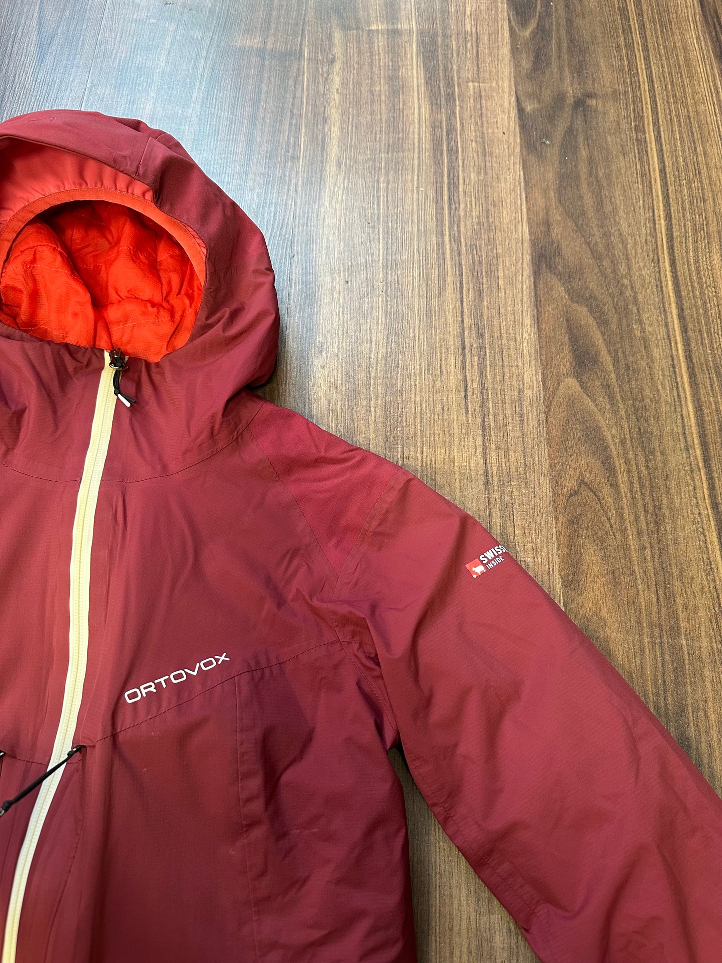 Wasserdichte Ortovox Jacke mit Wolle gefüttert (S Damen) bordeaux