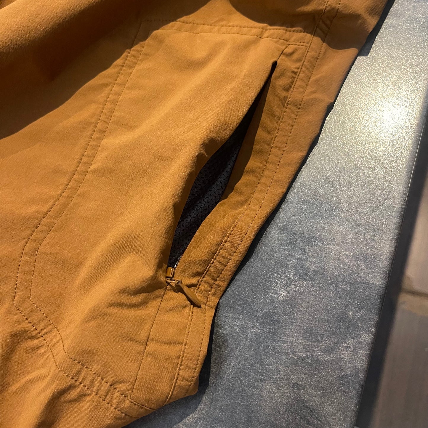 Leichte Wander Hose von Arcteryx (XL Damen) Ocker braun